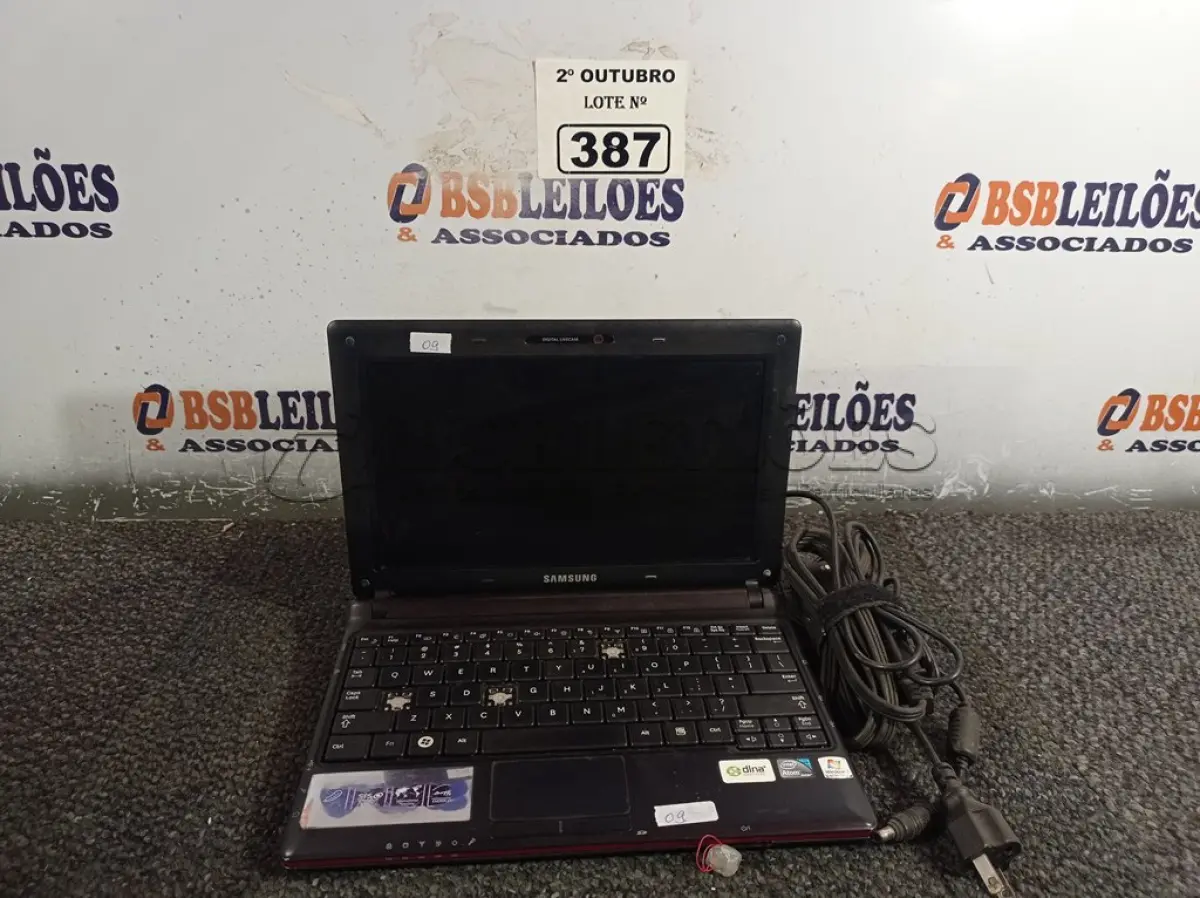 LOTE 387 - 01 NETBOOK MARCA SAMSUNG COM AVARIAS. (NO ESTADO) ATENÇÃO! FAZER A VISITAÇÃO ANTES DE ARREMATAR, NÃO SABEMOS SE FUNCIONA. LEILÃO NÃO TEM GARANTIA E NEM DEVOLUÇÃO, SUJEITO A POSSÍVEIS AVARIAS VISÍVEIS/OCULTAS E/OU AUSÊNCIA DE COMPONENTES.