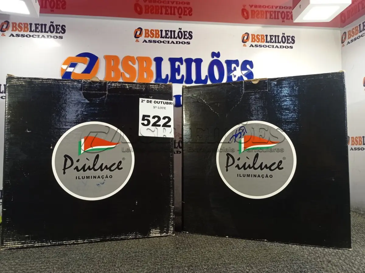 LOTE 522 - 02 PLAFONS DE SOBREPOR 40X40. (NO ESTADO) ATENÇÃO! FAZER A VISITAÇÃO ANTES DE ARREMATAR, NÃO SABEMOS SE FUNCIONA. LEILÃO NÃO TEM GARANTIA E NEM DEVOLUÇÃO, SUJEITO A POSSÍVEIS AVARIAS VISÍVEIS/OCULTAS E/OU AUSÊNCIA DE COMPONENTES.