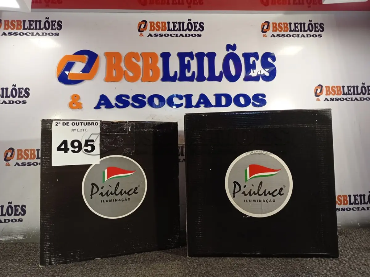 LOTE 495 - 02 LUMINÁRIAS DE EMBUTIR 30X30 PIOLUCE. (NO ESTADO) ATENÇÃO! FAZER A VISITAÇÃO ANTES DE ARREMATAR, NÃO SABEMOS SE FUNCIONA. LEILÃO NÃO TEM GARANTIA E NEM DEVOLUÇÃO, SUJEITO A POSSÍVEIS AVARIAS VISÍVEIS/OCULTAS E/OU AUSÊNCIA DE COMPONENTES.