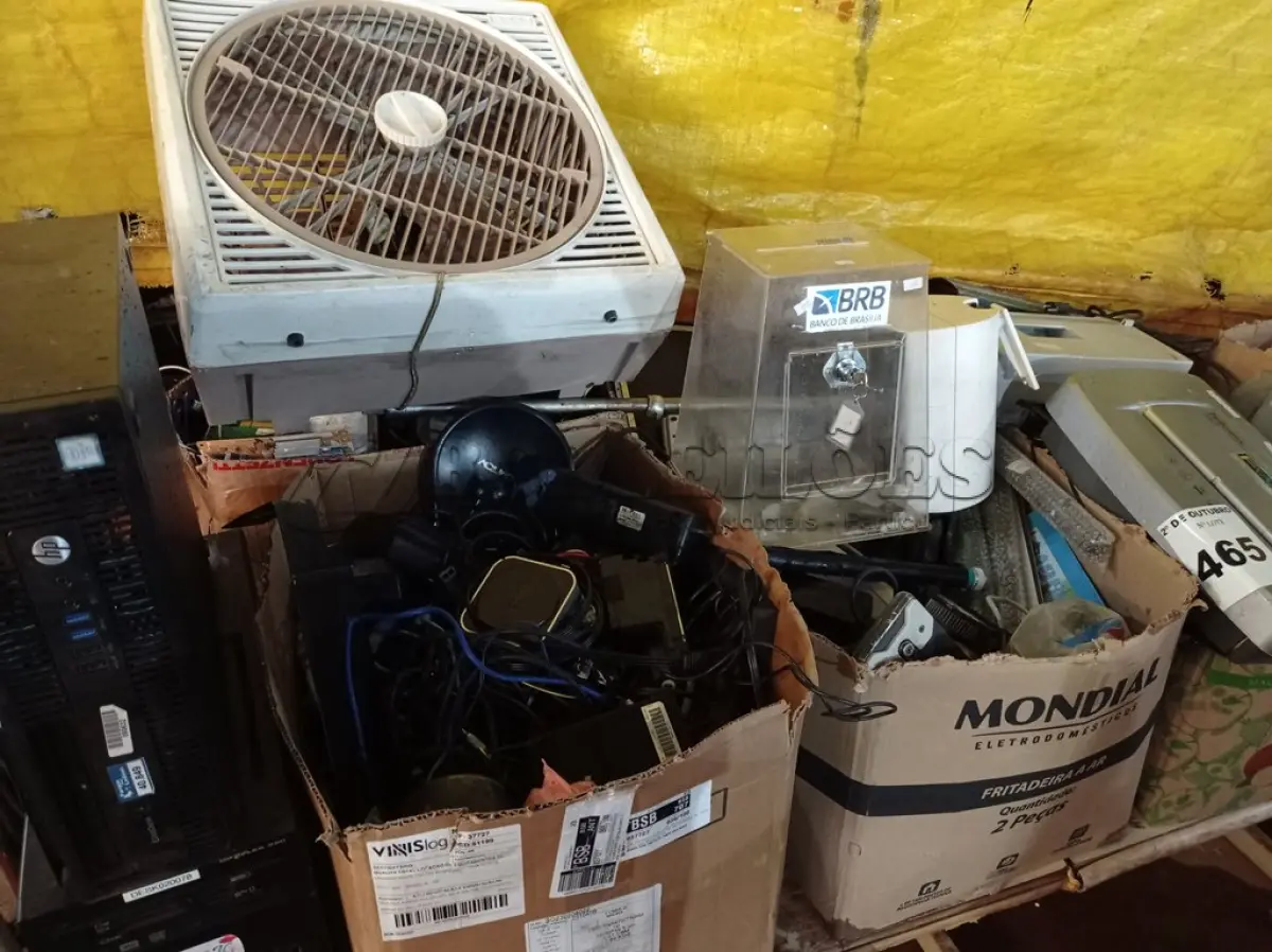 LOTE 465 - 01 LOTE COM MATERIAIS DIVERSOS. (NO ESTADO) ATENÇÃO! FAZER A VISITAÇÃO ANTES DE ARREMATAR, NÃO SABEMOS SE FUNCIONA. LEILÃO NÃO TEM GARANTIA E NEM DEVOLUÇÃO, SUJEITO A POSSÍVEIS AVARIAS VISÍVEIS/OCULTAS E/OU AUSÊNCIA DE COMPONENTES.