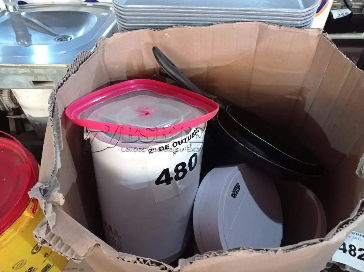 LOTE 480 - 01 LOTE COM VÁRIAS BANDEJAS PLÁSTICAS E MATERIAIS DIVERSOS. (NO ESTADO) ATENÇÃO! FAZER A VISITAÇÃO ANTES DE ARREMATAR, NÃO SABEMOS SE FUNCIONA. LEILÃO NÃO TEM GARANTIA E NEM DEVOLUÇÃO, SUJEITO A POSSÍVEIS AVARIAS VISÍVEIS/OCULTAS E/OU AUSÊNCIA DE COMPONENTES.