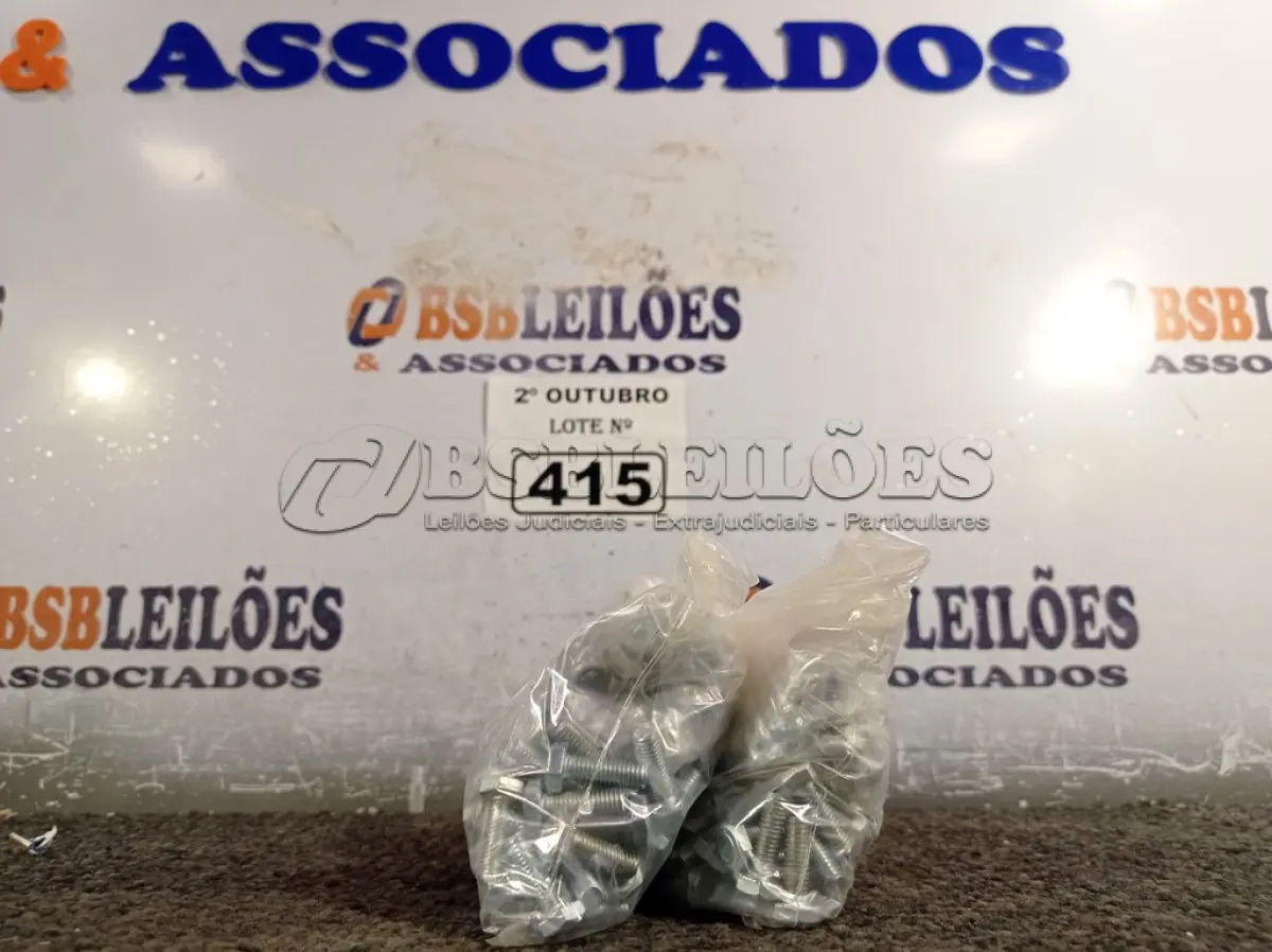 LOTE 415 - 01 KIT DE PARAFUSOS SEXTAVADOS (NO ESTADO) ATENÇÃO! FAZER A VISITAÇÃO ANTES DE ARREMATAR, NÃO SABEMOS SE FUNCIONA. LEILÃO NÃO TEM GARANTIA E NEM DEVOLUÇÃO, SUJEITO A POSSÍVEIS AVARIAS VISÍVEIS/OCULTAS E/OU AUSÊNCIA DE COMPONENTES.