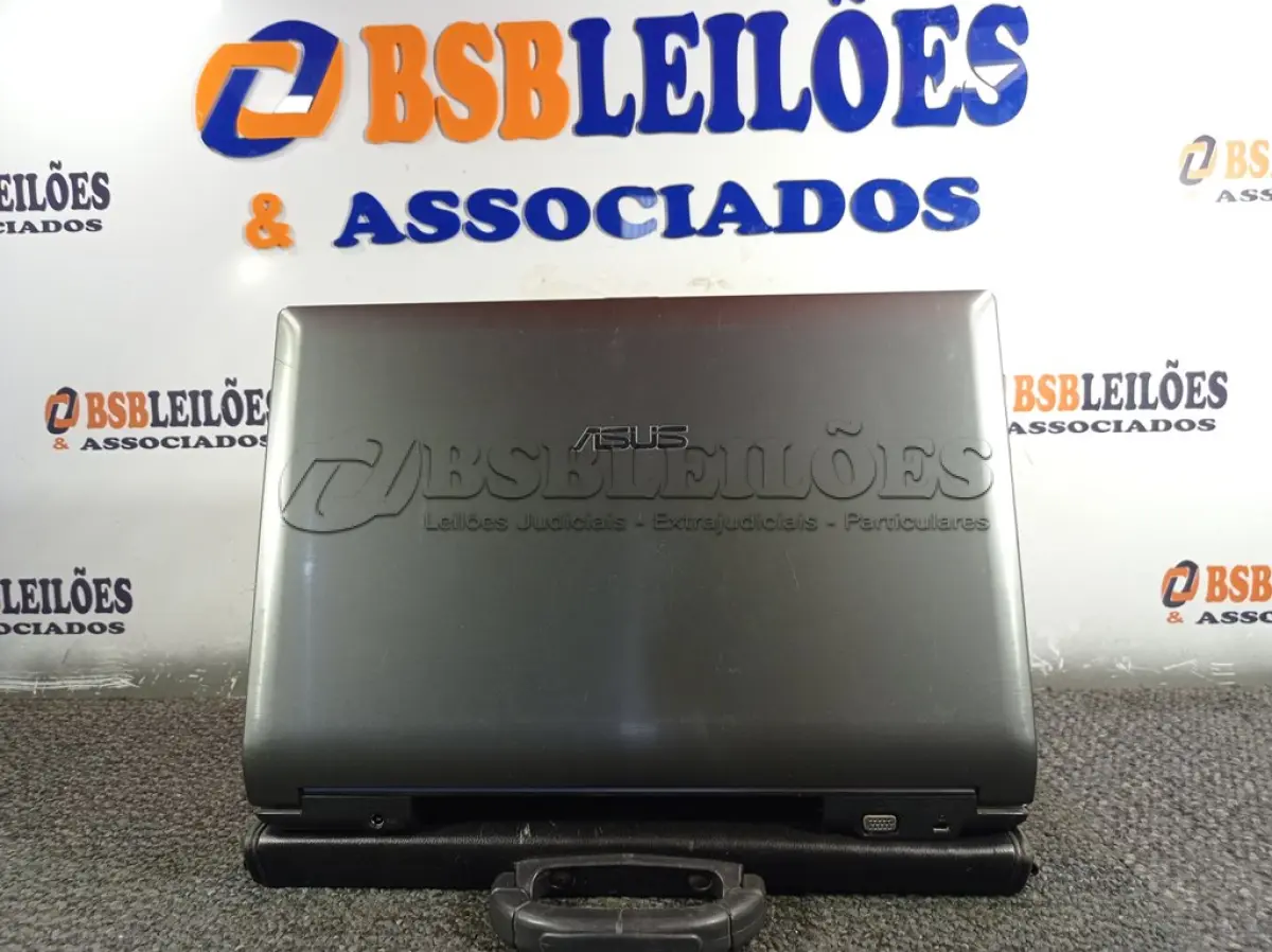 LOTE 448 - 01 NOTEBOOK MARCA ASUS COM PASTA. (NO ESTADO) ATENÇÃO! FAZER A VISITAÇÃO ANTES DE ARREMATAR, NÃO SABEMOS SE FUNCIONA. LEILÃO NÃO TEM GARANTIA E NEM DEVOLUÇÃO, SUJEITO A POSSÍVEIS AVARIAS VISÍVEIS/OCULTAS E/OU AUSÊNCIA DE COMPONENTES.