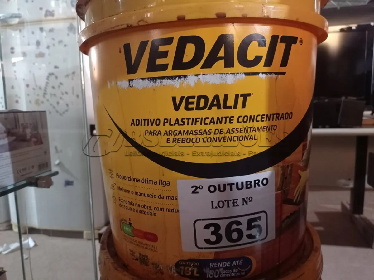 LOTE 365 - 01 BALDE DE VEDALIT, ADITIVO PLASTIFICANTE CONCENTRADO PARA ARGAMASSA DE ASSENTAMENTO E REBOCO CONVENCIONAL 18L. (NO ESTADO) ATENÇÃO! FAZER A VISITAÇÃO ANTES DE ARREMATAR, NÃO SABEMOS SE FUNCIONA. LEILÃO NÃO TEM GARANTIA E NEM DEVOLUÇÃO, SUJEITO A POSSÍVEIS AVARIAS VISÍVEIS/OCULTAS E/OU AUSÊNCIA DE COMPONENTES.