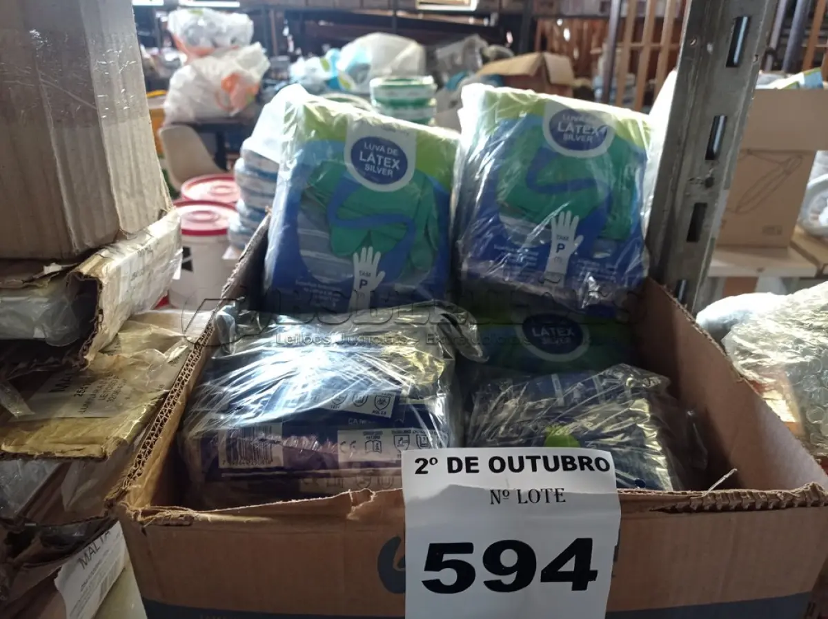 LOTE 594 - 10 PACOTES DE LUVAS DE LÁTEX TAMANHO “P”. (NO ESTADO) ATENÇÃO! FAZER A VISITAÇÃO ANTES DE ARREMATAR, NÃO SABEMOS SE FUNCIONA. LEILÃO NÃO TEM GARANTIA E NEM DEVOLUÇÃO, SUJEITO A POSSÍVEIS AVARIAS VISÍVEIS/OCULTAS E/OU AUSÊNCIA DE COMPONENTES.