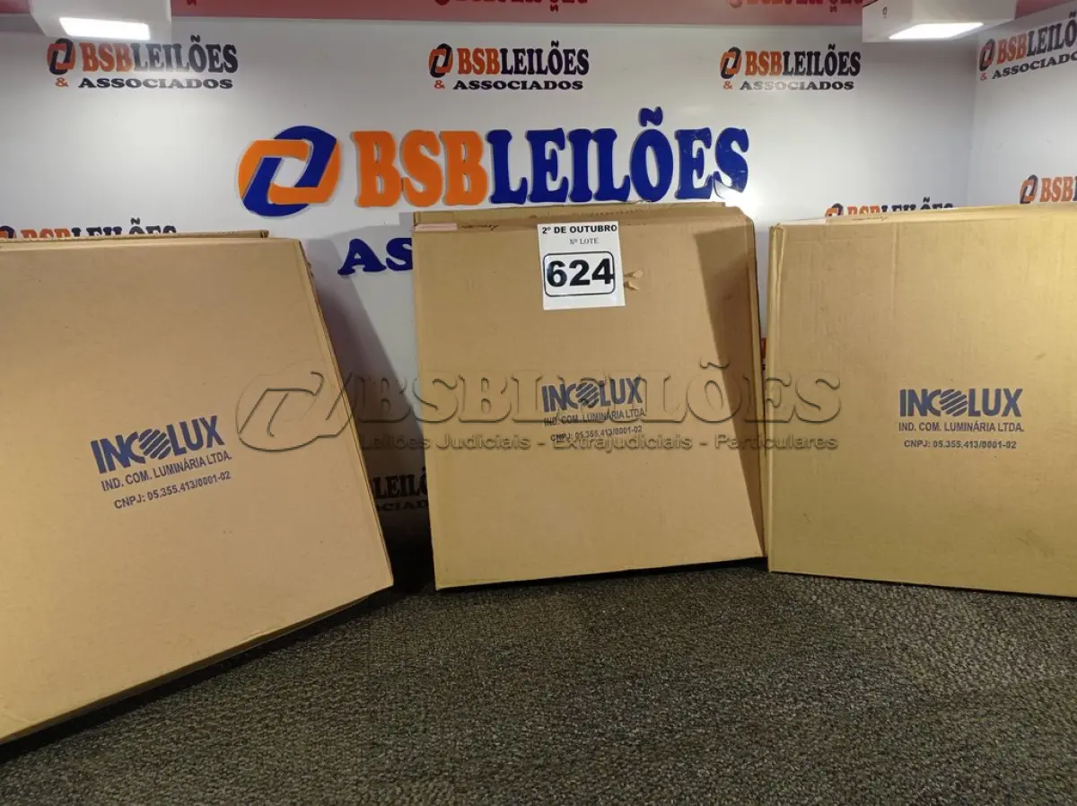 LOTE 624 - 03 PLAFONS DE SOBREPOR 40X30 INCOLUSTRE. (NO ESTADO) ATENÇÃO! FAZER A VISITAÇÃO ANTES DE ARREMATAR, NÃO SABEMOS SE FUNCIONA. LEILÃO NÃO TEM GARANTIA E NEM DEVOLUÇÃO, SUJEITO A POSSÍVEIS AVARIAS VISÍVEIS/OCULTAS E/OU AUSÊNCIA DE COMPONENTES.