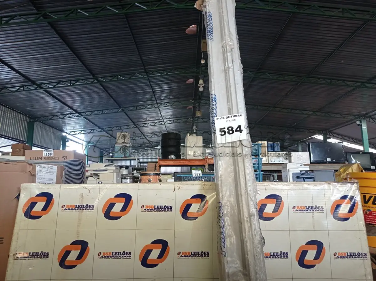 LOTE 584 - 01 PORTA SANFONADA EM PVC 2,10M X 0,84CM NA COR CINZA. (NO ESTADO) ATENÇÃO! FAZER A VISITAÇÃO ANTES DE ARREMATAR, NÃO SABEMOS SE FUNCIONA. LEILÃO NÃO TEM GARANTIA E NEM DEVOLUÇÃO, SUJEITO A POSSÍVEIS AVARIAS VISÍVEIS/OCULTAS E/OU AUSÊNCIA DE COMPONENTES.