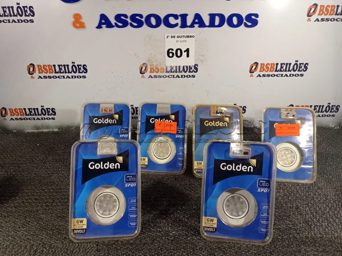LOTE 601 - 06 SPOTS COMPLETO 6W LED REDONDO 3000K GOLDEN. (NO ESTADO) ATENÇÃO! FAZER A VISITAÇÃO ANTES DE ARREMATAR, NÃO SABEMOS SE FUNCIONA. LEILÃO NÃO TEM GARANTIA E NEM DEVOLUÇÃO, SUJEITO A POSSÍVEIS AVARIAS VISÍVEIS/OCULTAS E/OU AUSÊNCIA DE COMPONENTES.