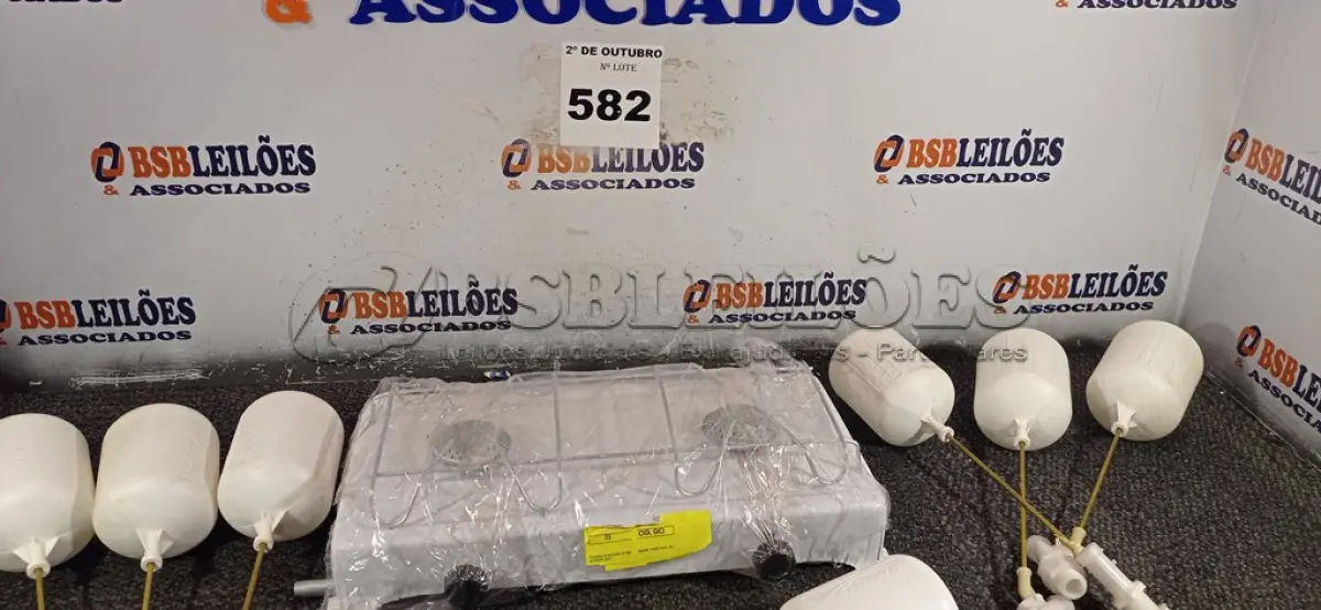 LOTE 582 - 08 BOIAS BRANCA ¾ AMANCO E 01 FOGÃO 02 BOCAS PORTÁTIL. (NO ESTADO) ATENÇÃO! FAZER A VISITAÇÃO ANTES DE ARREMATAR, NÃO SABEMOS SE FUNCIONA. LEILÃO NÃO TEM GARANTIA E NEM DEVOLUÇÃO, SUJEITO A POSSÍVEIS AVARIAS VISÍVEIS/OCULTAS E/OU AUSÊNCIA DE COMPONENTES.