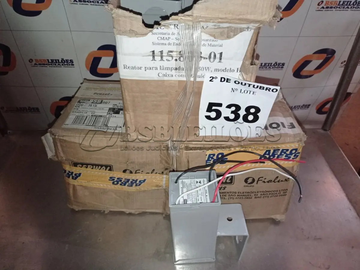 LOTE 538 - 01 LOTE COM VÁRIOS REATORES DE USO EXTERNO PARA LÂMPADAS DE VAPOR METÁLICO. (NO ESTADO) ATENÇÃO! FAZER A VISITAÇÃO ANTES DE ARREMATAR, NÃO SABEMOS SE FUNCIONA. LEILÃO NÃO TEM GARANTIA E NEM DEVOLUÇÃO, SUJEITO A POSSÍVEIS AVARIAS VISÍVEIS/OCULTAS E/OU AUSÊNCIA DE COMPONENTES.