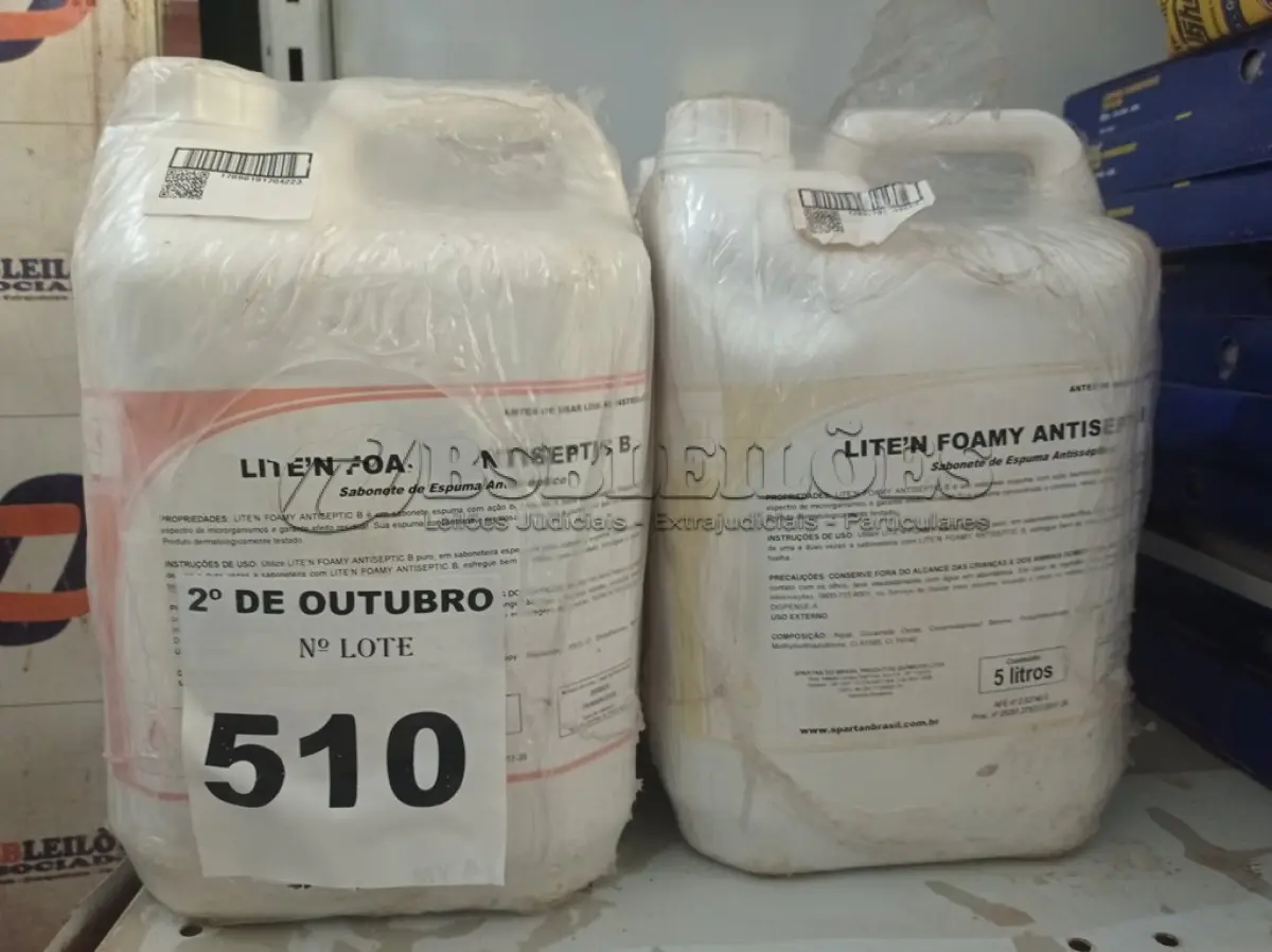 LOTE 510 - 20 LITROS DE SABONETE DE ESPUMA ANTISSÉPTICO. (NO ESTADO) ATENÇÃO! FAZER A VISITAÇÃO ANTES DE ARREMATAR, NÃO SABEMOS SE FUNCIONA. LEILÃO NÃO TEM GARANTIA E NEM DEVOLUÇÃO, SUJEITO A POSSÍVEIS AVARIAS VISÍVEIS/OCULTAS E/OU AUSÊNCIA DE COMPONENTES.