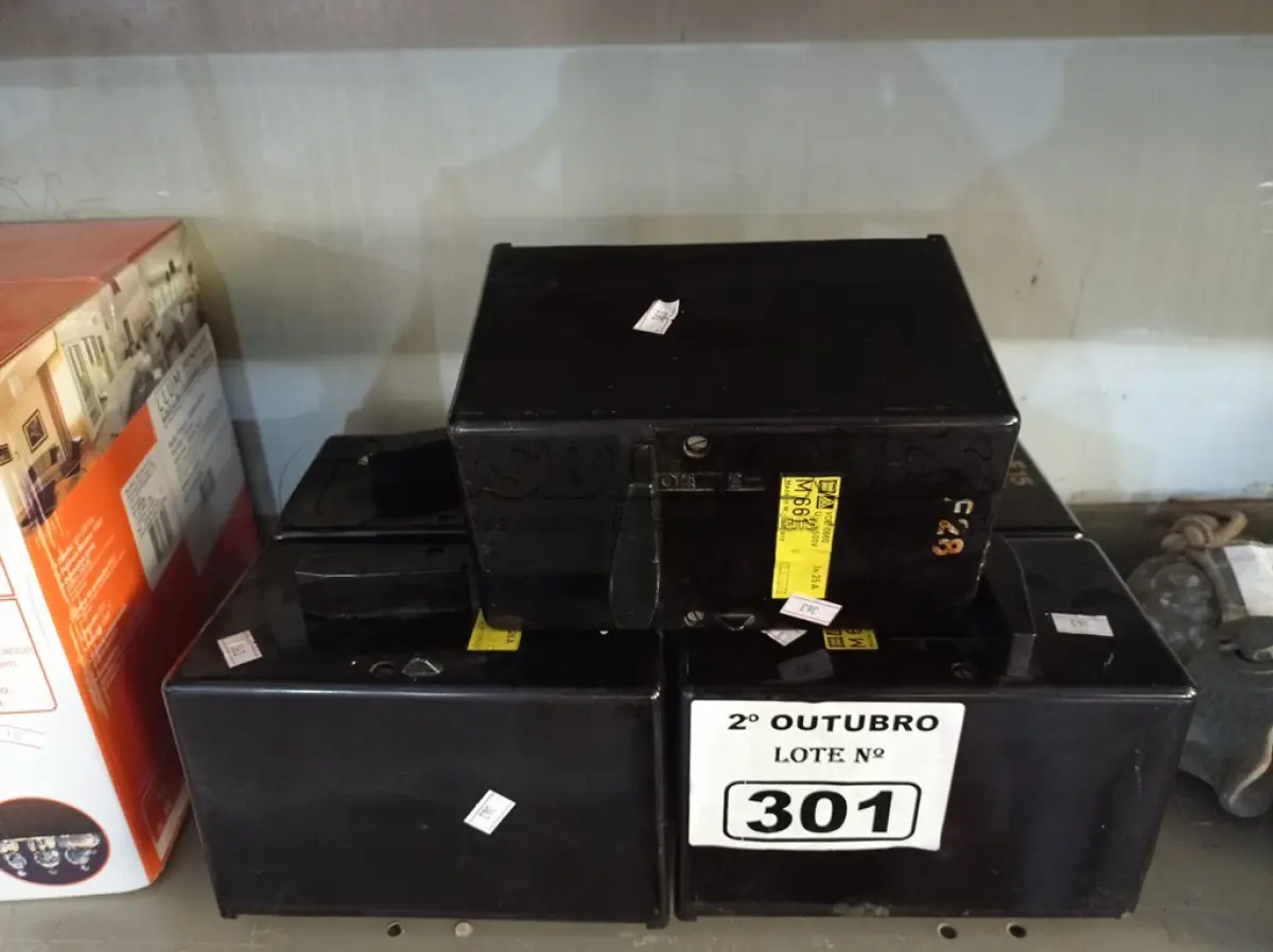 LOTE 301 - 05 CHAVES SECCIONADORAS GM 661. (NO ESTADO) ATENÇÃO! FAZER A VISITAÇÃO ANTES DE ARREMATAR, NÃO SABEMOS SE FUNCIONA. LEILÃO NÃO TEM GARANTIA E NEM DEVOLUÇÃO, SUJEITO A POSSÍVEIS AVARIAS VISÍVEIS/OCULTAS E/OU AUSÊNCIA DE COMPONENTES.
