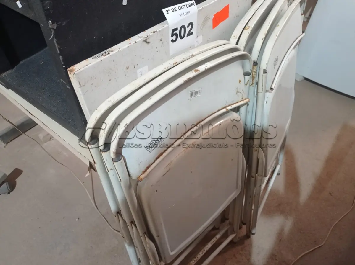 LOTE 502 - 01 MESA DE FERRO COM 07 CADEIRAS. (NO ESTADO) ATENÇÃO! FAZER A VISITAÇÃO ANTES DE ARREMATAR, NÃO SABEMOS SE FUNCIONA. LEILÃO NÃO TEM GARANTIA E NEM DEVOLUÇÃO, SUJEITO A POSSÍVEIS AVARIAS VISÍVEIS/OCULTAS E/OU AUSÊNCIA DE COMPONENTES.