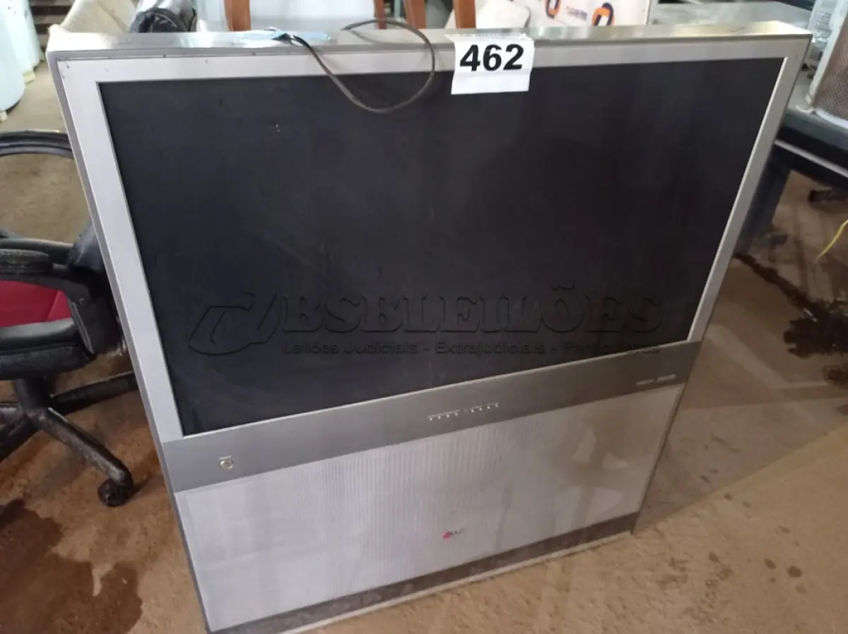 LOTE 462 - 01 TV LG 40” POL. (NO ESTADO) ATENÇÃO! FAZER A VISITAÇÃO ANTES DE ARREMATAR, NÃO SABEMOS SE FUNCIONA. LEILÃO NÃO TEM GARANTIA E NEM DEVOLUÇÃO, SUJEITO A POSSÍVEIS AVARIAS VISÍVEIS/OCULTAS E/OU AUSÊNCIA DE COMPONENTES.