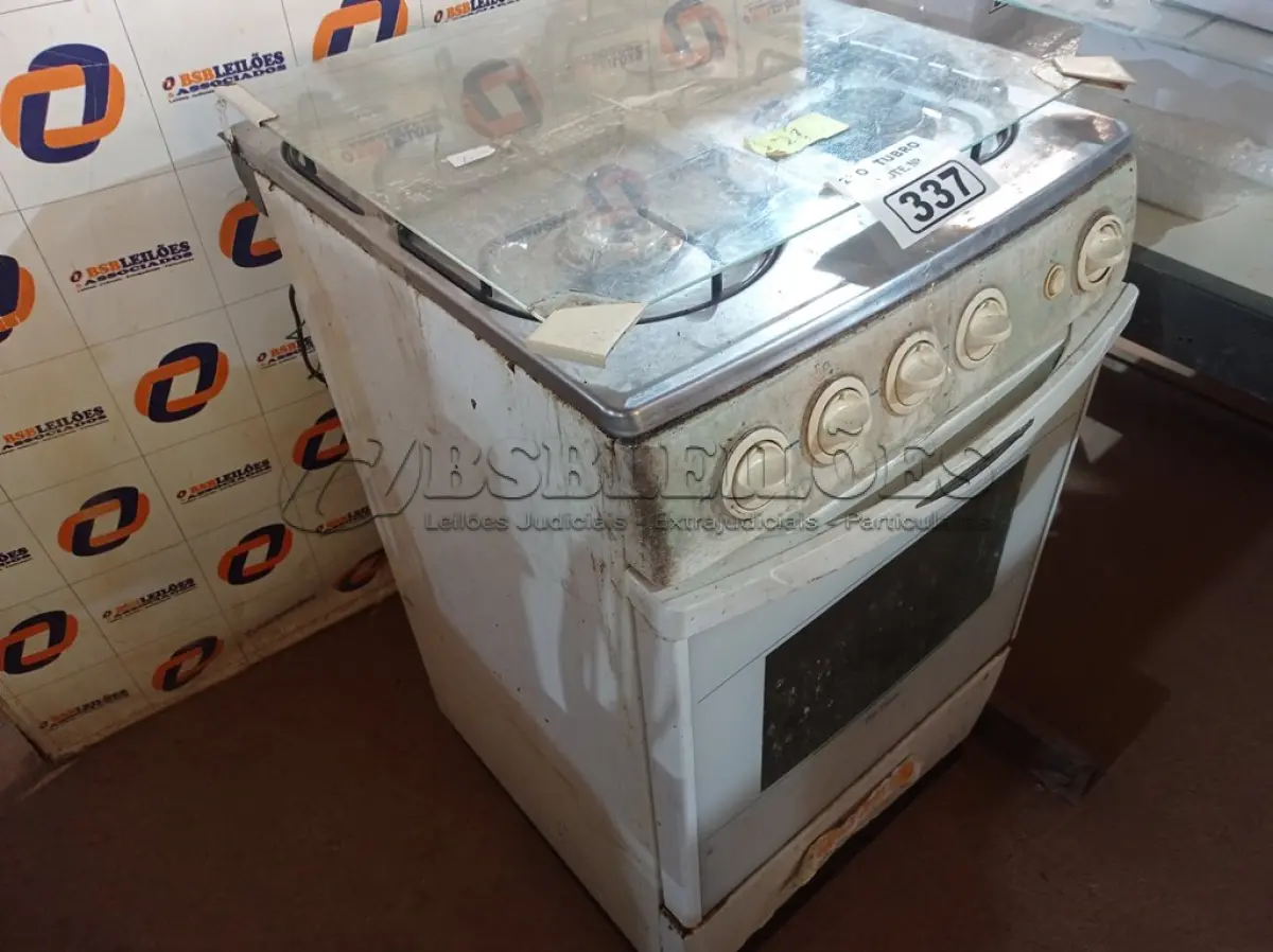 LOTE 337 - 01 FOGÃO A GÁS 04 BOCAS COM AVARIAS. (NO ESTADO) ATENÇÃO! FAZER A VISITAÇÃO ANTES DE ARREMATAR, NÃO SABEMOS SE FUNCIONA. LEILÃO NÃO TEM GARANTIA E NEM DEVOLUÇÃO, SUJEITO A POSSÍVEIS AVARIAS VISÍVEIS/OCULTAS E/OU AUSÊNCIA DE COMPONENTES.