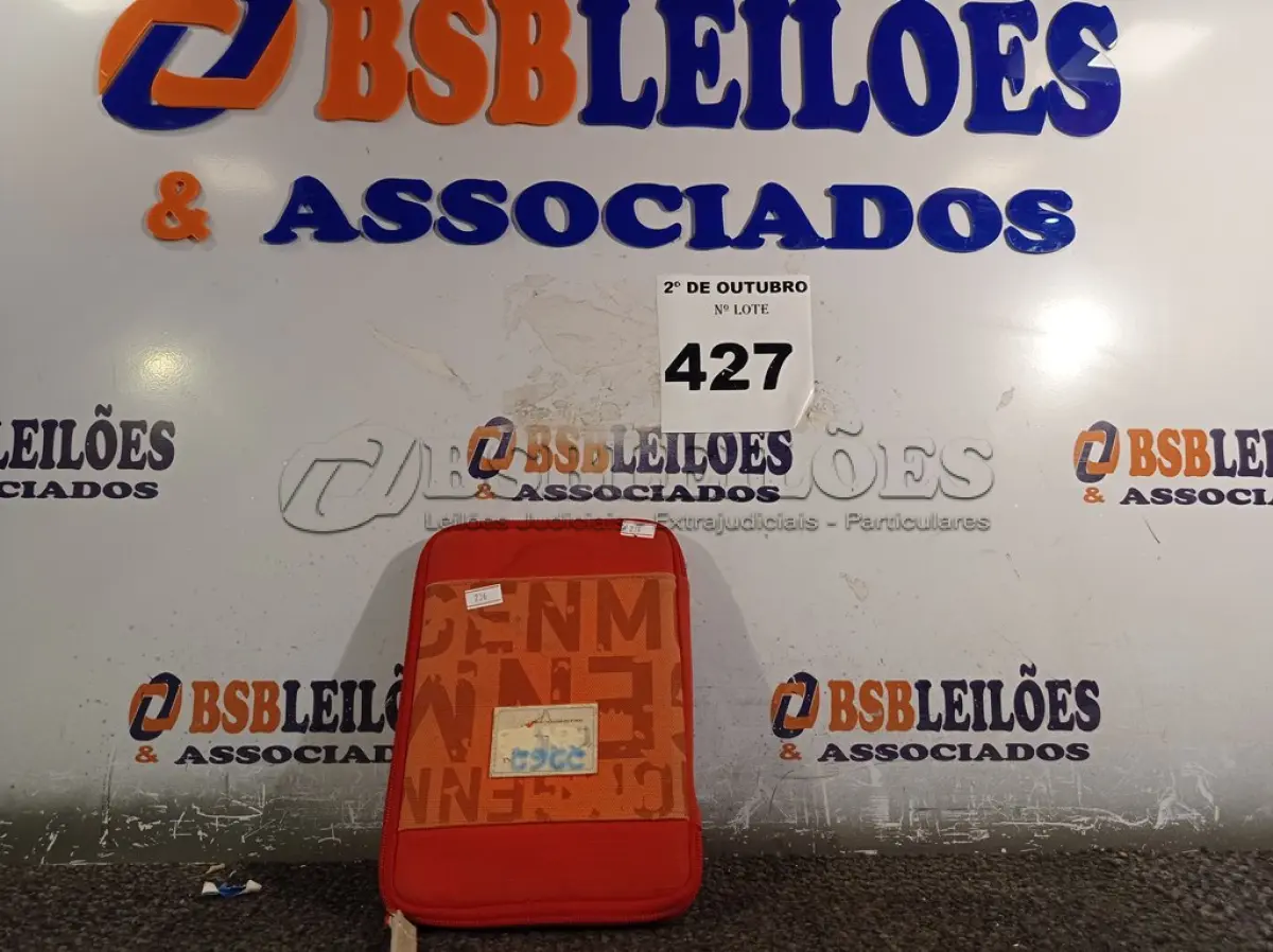 LOTE 427 - 01 TABLET SAMSUNG. (NO ESTADO) ATENÇÃO! FAZER A VISITAÇÃO ANTES DE ARREMATAR, NÃO SABEMOS SE FUNCIONA. LEILÃO NÃO TEM GARANTIA E NEM DEVOLUÇÃO, SUJEITO A POSSÍVEIS AVARIAS VISÍVEIS/OCULTAS E/OU AUSÊNCIA DE COMPONENTES.