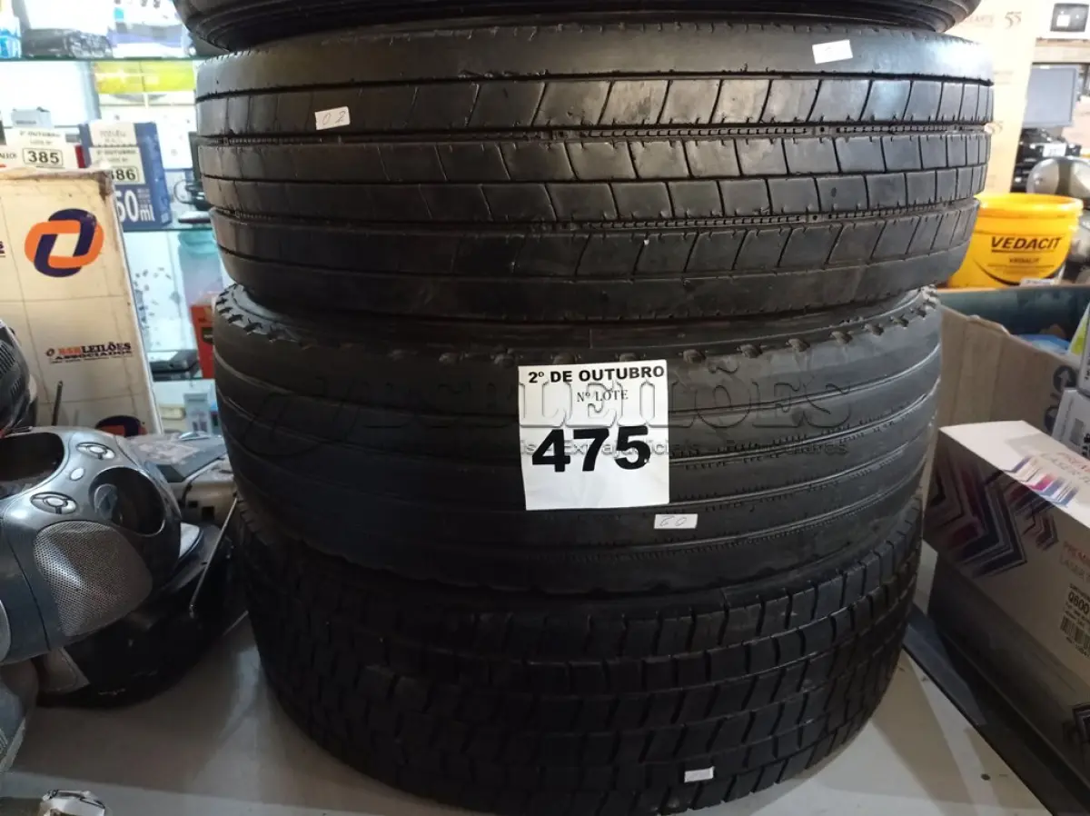 LOTE 475 - 04 PNEUS PARA CAMINHÃO ¾ SENDO 03 NA MEDIDA 215/75/17.5 E 01 NA MEDIDA 205/75/17.5. (NO ESTADO) ATENÇÃO! FAZER A VISITAÇÃO ANTES DE ARREMATAR, NÃO SABEMOS SE FUNCIONA. LEILÃO NÃO TEM GARANTIA E NEM DEVOLUÇÃO, SUJEITO A POSSÍVEIS AVARIAS VISÍVEIS/OCULTAS E/OU AUSÊNCIA DE COMPONENTES.