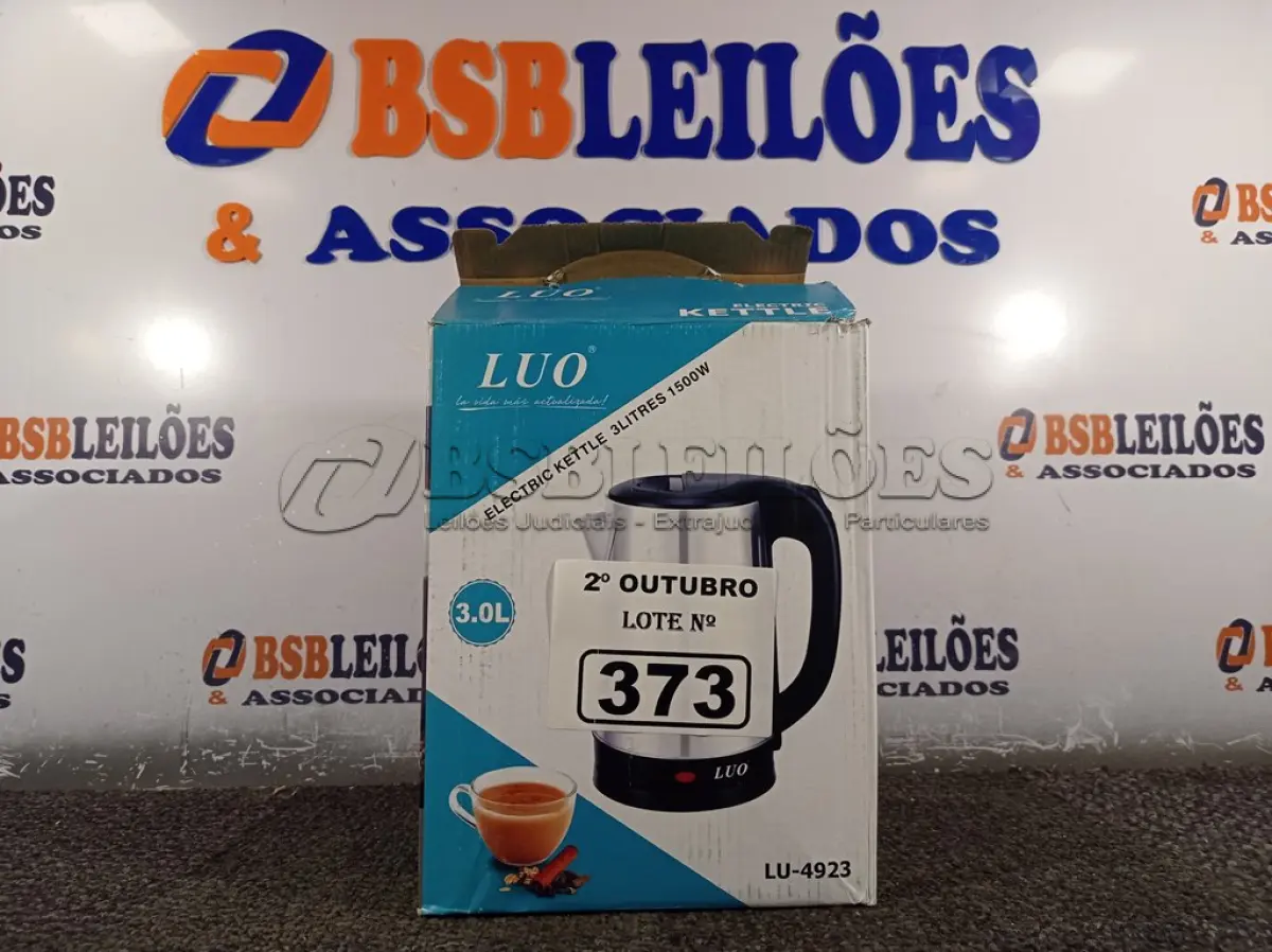 LOTE 373 - 01 JARRA ELÉTRICA 3 LITROS 220V. (NO ESTADO) ATENÇÃO! FAZER A VISITAÇÃO ANTES DE ARREMATAR, NÃO SABEMOS SE FUNCIONA. LEILÃO NÃO TEM GARANTIA E NEM DEVOLUÇÃO, SUJEITO A POSSÍVEIS AVARIAS VISÍVEIS/OCULTAS E/OU AUSÊNCIA DE COMPONENTES.