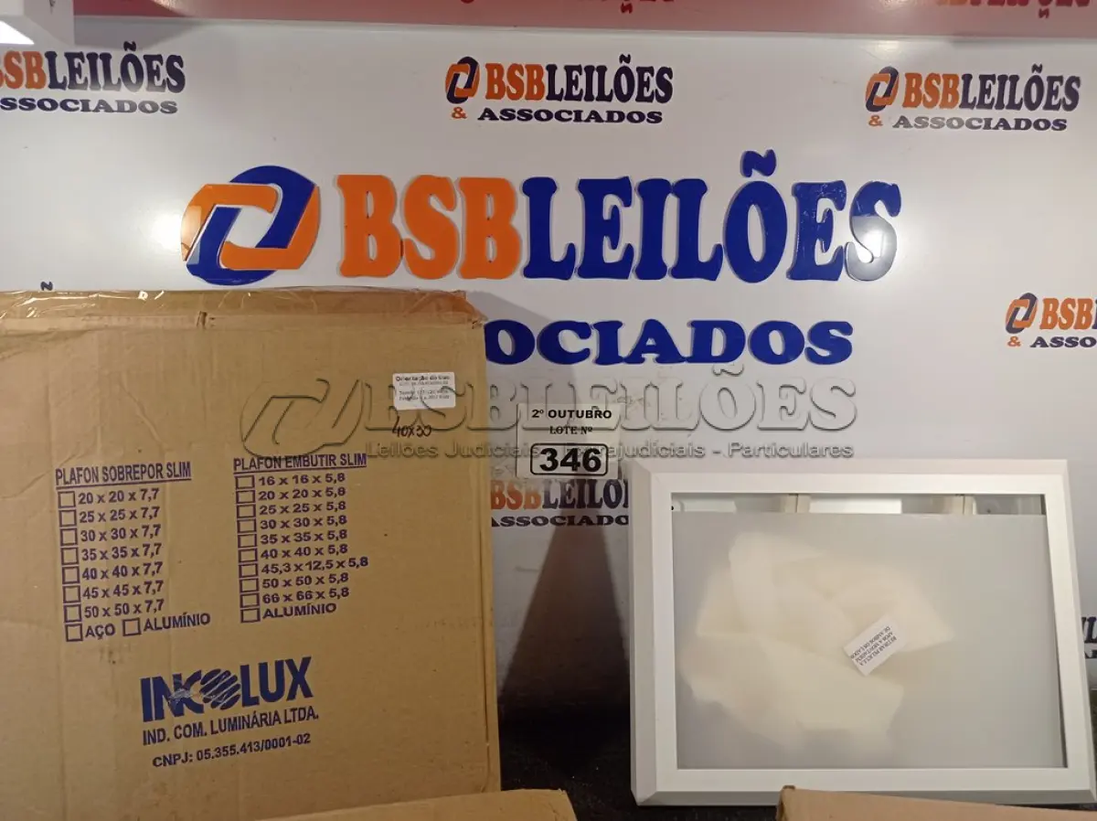 LOTE 346 - 04 PLAFONS DE SOBREPOR 40X30. (NO ESTADO) ATENÇÃO! FAZER A VISITAÇÃO ANTES DE ARREMATAR, NÃO SABEMOS SE FUNCIONA. LEILÃO NÃO TEM GARANTIA E NEM DEVOLUÇÃO, SUJEITO A POSSÍVEIS AVARIAS VISÍVEIS/OCULTAS E/OU AUSÊNCIA DE COMPONENTES.