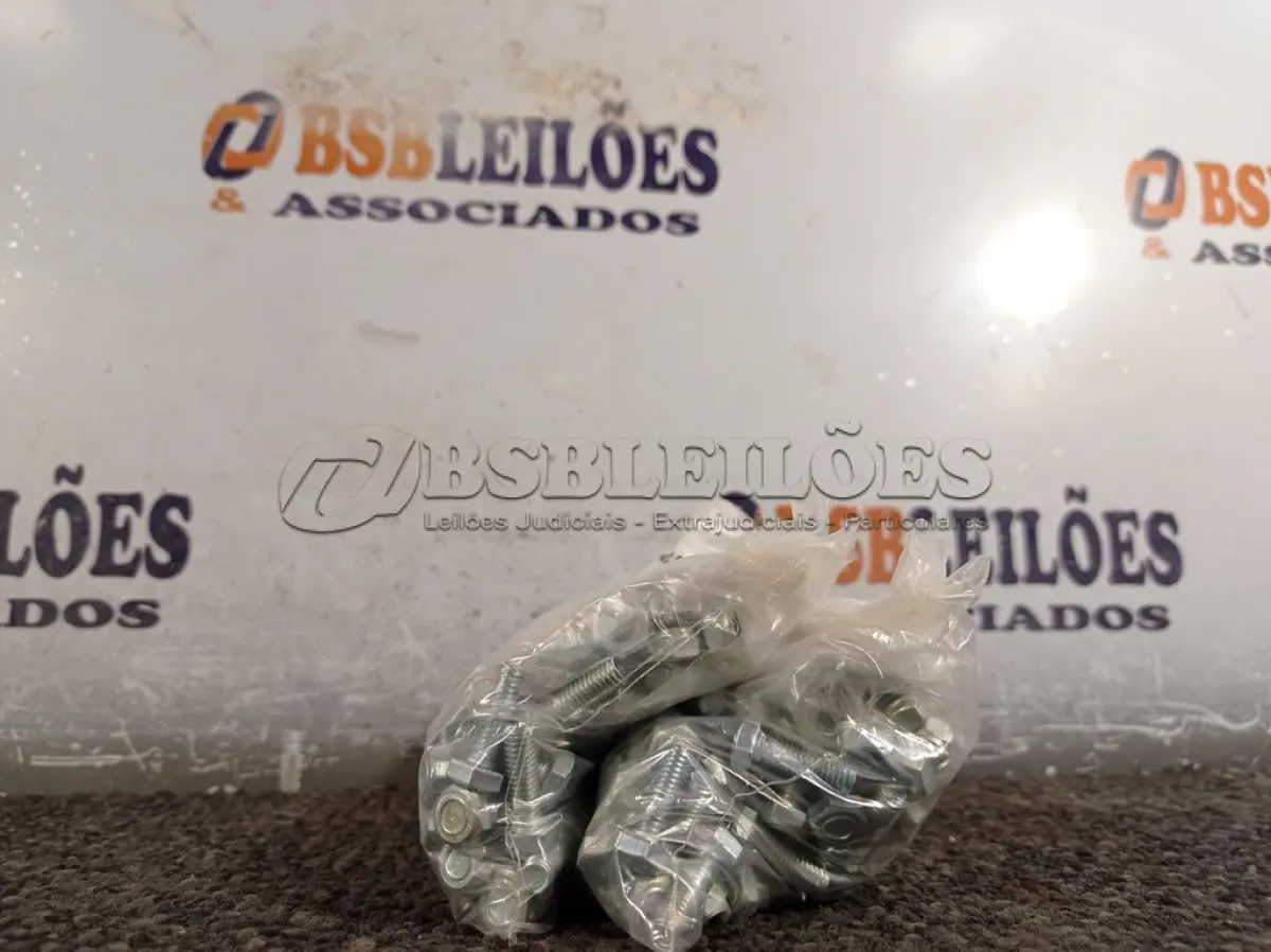 LOTE 451 - 01 KIT DE PARAFUSOS SEXTAVADOS (NO ESTADO) ATENÇÃO! FAZER A VISITAÇÃO ANTES DE ARREMATAR, NÃO SABEMOS SE FUNCIONA. LEILÃO NÃO TEM GARANTIA E NEM DEVOLUÇÃO, SUJEITO A POSSÍVEIS AVARIAS VISÍVEIS/OCULTAS E/OU AUSÊNCIA DE COMPONENTES.