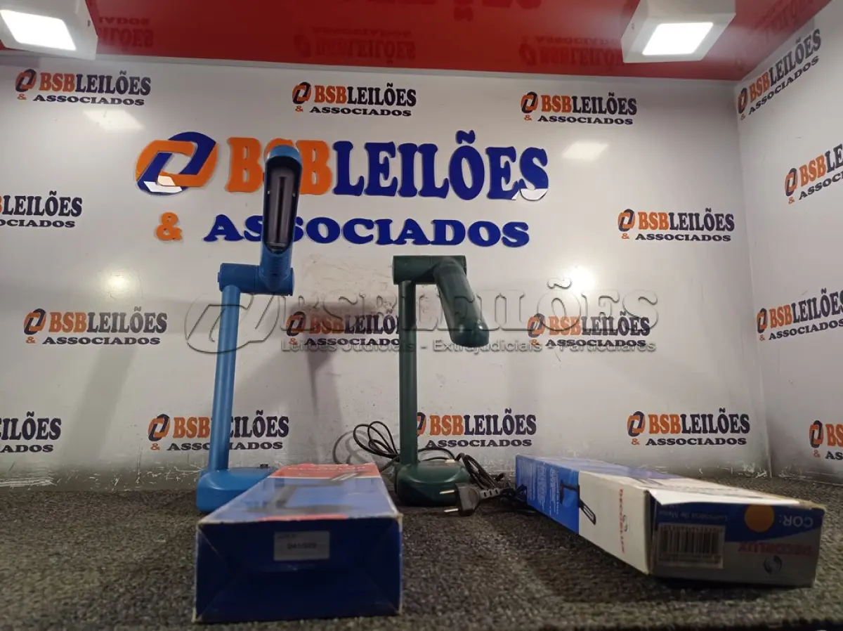 LOTE 612 - 04 LUMINÁRIAS DE MESA PELICANO CORES DIVERSAS. (NO ESTADO) ATENÇÃO! FAZER A VISITAÇÃO ANTES DE ARREMATAR, NÃO SABEMOS SE FUNCIONA. LEILÃO NÃO TEM GARANTIA E NEM DEVOLUÇÃO, SUJEITO A POSSÍVEIS AVARIAS VISÍVEIS/OCULTAS E/OU AUSÊNCIA DE COMPONENTES.