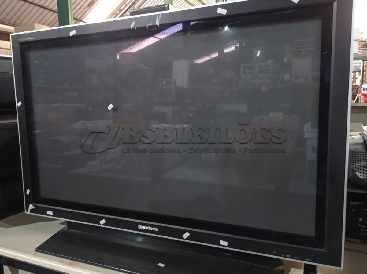 LOTE 497 - 06 MONITORES E 01 TV DE PLASMA MARCA GRADIENTE 42P” POL PARA RETIRADA DE PEÇAS. (NO ESTADO) ATENÇÃO! FAZER A VISITAÇÃO ANTES DE ARREMATAR, NÃO SABEMOS SE FUNCIONA. LEILÃO NÃO TEM GARANTIA E NEM DEVOLUÇÃO, SUJEITO A POSSÍVEIS AVARIAS VISÍVEIS/OCULTAS E/OU AUSÊNCIA DE COMPONENTES.