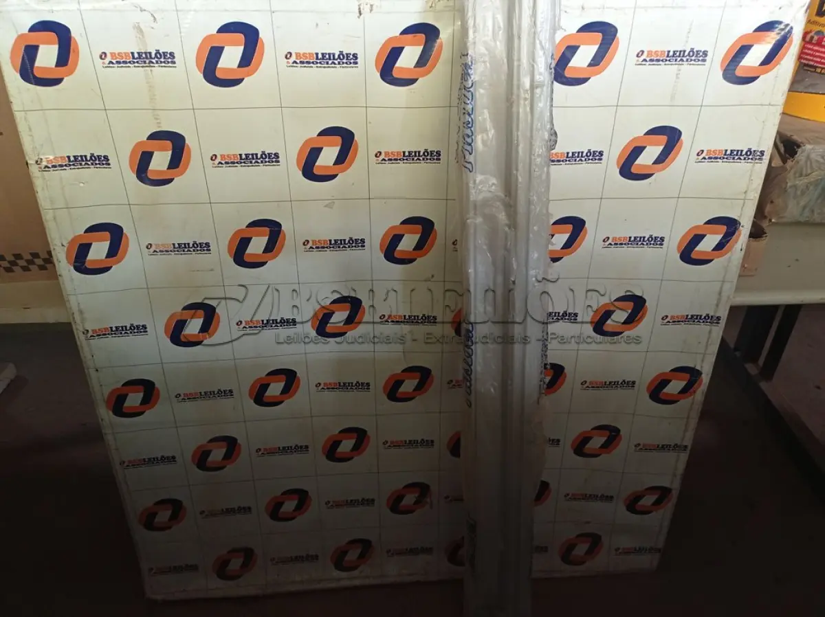 LOTE 584 - 01 PORTA SANFONADA EM PVC 2,10M X 0,84CM NA COR CINZA. (NO ESTADO) ATENÇÃO! FAZER A VISITAÇÃO ANTES DE ARREMATAR, NÃO SABEMOS SE FUNCIONA. LEILÃO NÃO TEM GARANTIA E NEM DEVOLUÇÃO, SUJEITO A POSSÍVEIS AVARIAS VISÍVEIS/OCULTAS E/OU AUSÊNCIA DE COMPONENTES.