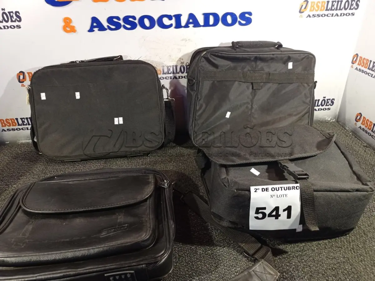 LOTE 541 - 04 PASTAS PARA NOTEBOOK. (NO ESTADO) ATENÇÃO! FAZER A VISITAÇÃO ANTES DE ARREMATAR, NÃO SABEMOS SE FUNCIONA. LEILÃO NÃO TEM GARANTIA E NEM DEVOLUÇÃO, SUJEITO A POSSÍVEIS AVARIAS VISÍVEIS/OCULTAS E/OU AUSÊNCIA DE COMPONENTES.