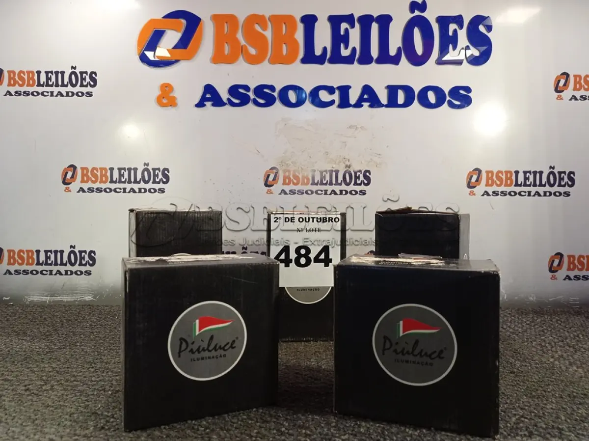 LOTE 484 - 05 ARANDELAS PIOLUCE. (NO ESTADO) ATENÇÃO! FAZER A VISITAÇÃO ANTES DE ARREMATAR, NÃO SABEMOS SE FUNCIONA. LEILÃO NÃO TEM GARANTIA E NEM DEVOLUÇÃO, SUJEITO A POSSÍVEIS AVARIAS VISÍVEIS/OCULTAS E/OU AUSÊNCIA DE COMPONENTES.