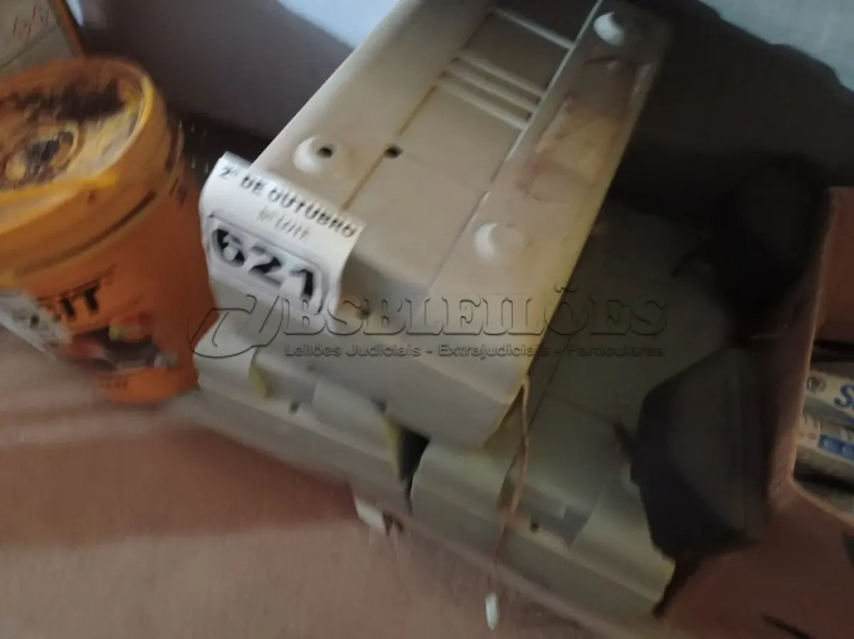 LOTE 621 - 03 LUMINÁRIAS DE EMERGÊNCIA INCOMPLETAS. (NO ESTADO) ATENÇÃO! FAZER A VISITAÇÃO ANTES DE ARREMATAR, NÃO SABEMOS SE FUNCIONA. LEILÃO NÃO TEM GARANTIA E NEM DEVOLUÇÃO, SUJEITO A POSSÍVEIS AVARIAS VISÍVEIS/OCULTAS E/OU AUSÊNCIA DE COMPONENTES.