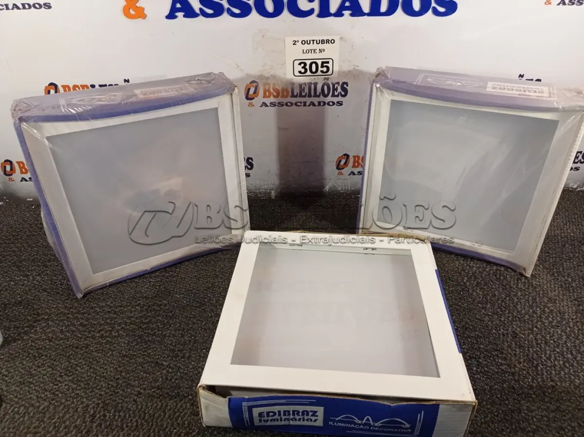LOTE 305 - 04 LUMINÁRIAS DE EMBUTIR MARCA EDIBRAZ. (NO ESTADO) ATENÇÃO! FAZER A VISITAÇÃO ANTES DE ARREMATAR, NÃO SABEMOS SE FUNCIONA. LEILÃO NÃO TEM GARANTIA E NEM DEVOLUÇÃO, SUJEITO A POSSÍVEIS AVARIAS VISÍVEIS/OCULTAS E/OU AUSÊNCIA DE COMPONENTES.