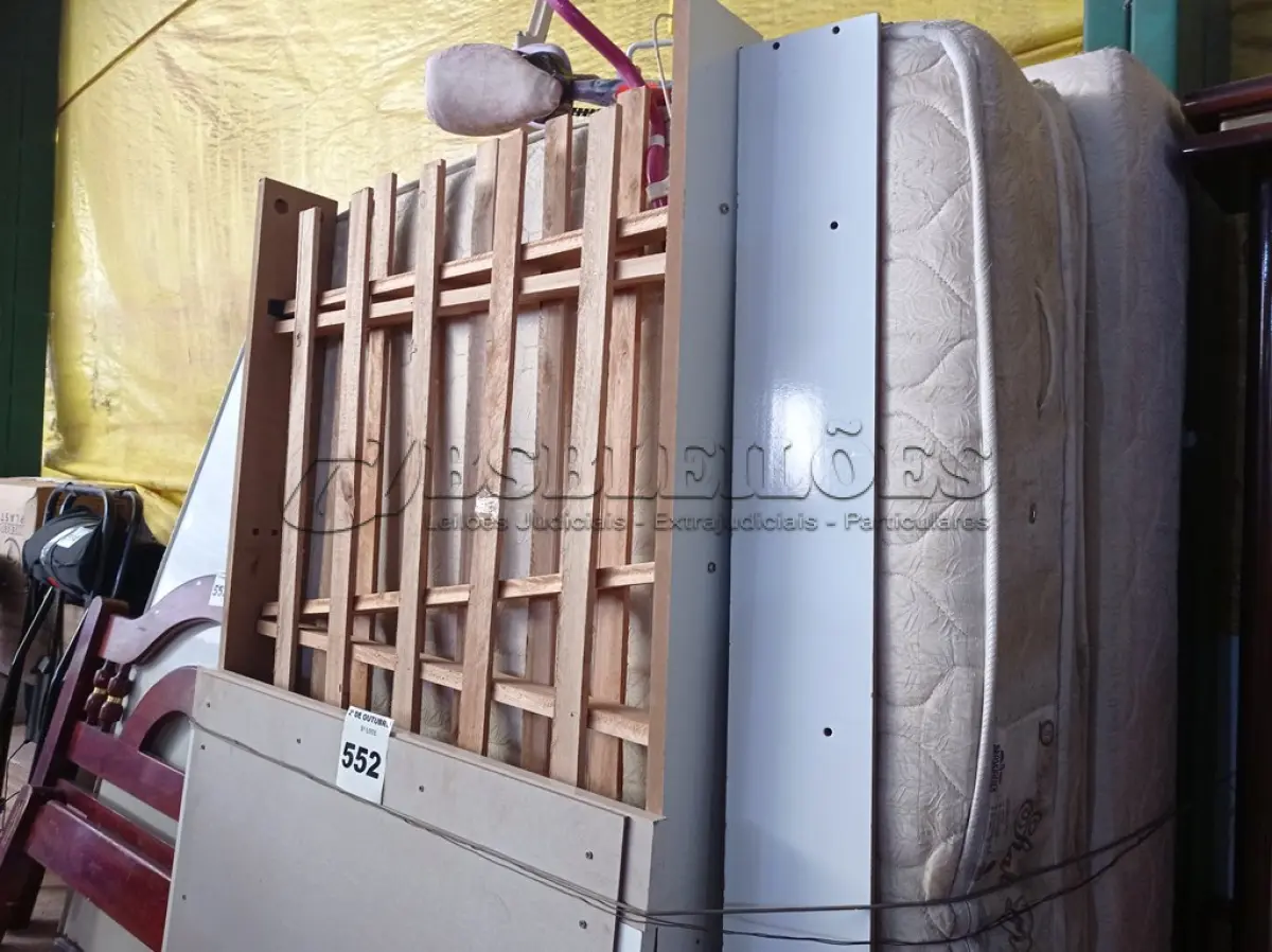 LOTE 552 - 01 CAMA BOX, 01 CAMA INFANTIL E 01 BICICLETA INFANTIL. (NO ESTADO) ATENÇÃO! FAZER A VISITAÇÃO ANTES DE ARREMATAR, NÃO SABEMOS SE FUNCIONA. LEILÃO NÃO TEM GARANTIA E NEM DEVOLUÇÃO, SUJEITO A POSSÍVEIS AVARIAS VISÍVEIS/OCULTAS E/OU AUSÊNCIA DE COMPONENTES.