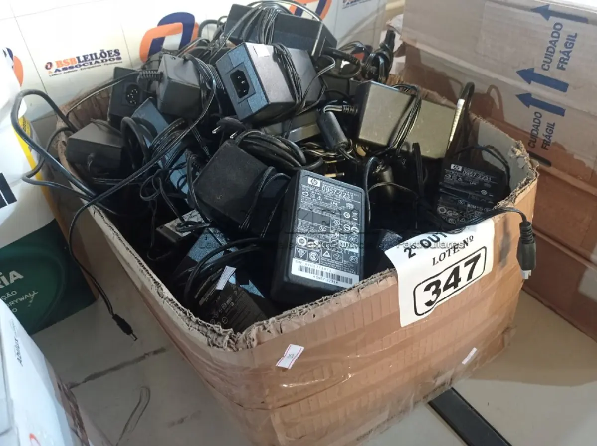 LOTE 347 - 01 LOTE COM VÁRIAS FONTES MARCAS E MODELOS DIVERSOS. (NO ESTADO) ATENÇÃO! FAZER A VISITAÇÃO ANTES DE ARREMATAR, NÃO SABEMOS SE FUNCIONA. LEILÃO NÃO TEM GARANTIA E NEM DEVOLUÇÃO, SUJEITO A POSSÍVEIS AVARIAS VISÍVEIS/OCULTAS E/OU AUSÊNCIA DE COMPONENTES.