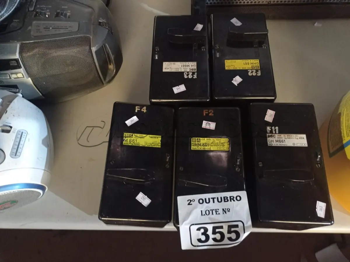 LOTE 355 - 05 CHAVES SECCIONADORAS GM 661. (NO ESTADO) ATENÇÃO! FAZER A VISITAÇÃO ANTES DE ARREMATAR, NÃO SABEMOS SE FUNCIONA. LEILÃO NÃO TEM GARANTIA E NEM DEVOLUÇÃO, SUJEITO A POSSÍVEIS AVARIAS VISÍVEIS/OCULTAS E/OU AUSÊNCIA DE COMPONENTES.
