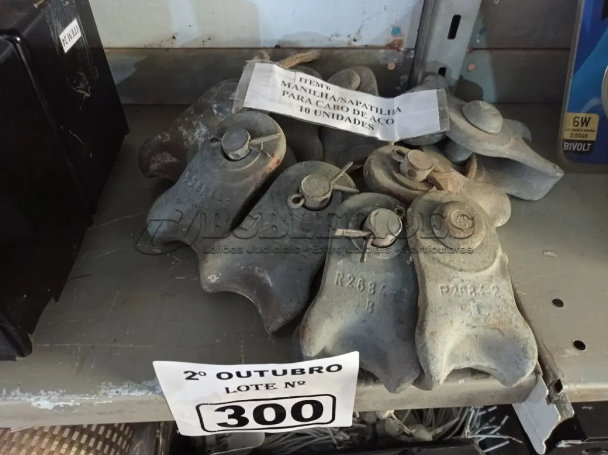 LOTE 300 - 10 MANILHAS/SAPATILHAS PARA CABO DE AÇO. (NO ESTADO) ATENÇÃO! FAZER A VISITAÇÃO ANTES DE ARREMATAR, NÃO SABEMOS SE FUNCIONA. LEILÃO NÃO TEM GARANTIA E NEM DEVOLUÇÃO, SUJEITO A POSSÍVEIS AVARIAS VISÍVEIS/OCULTAS E/OU AUSÊNCIA DE COMPONENTES.