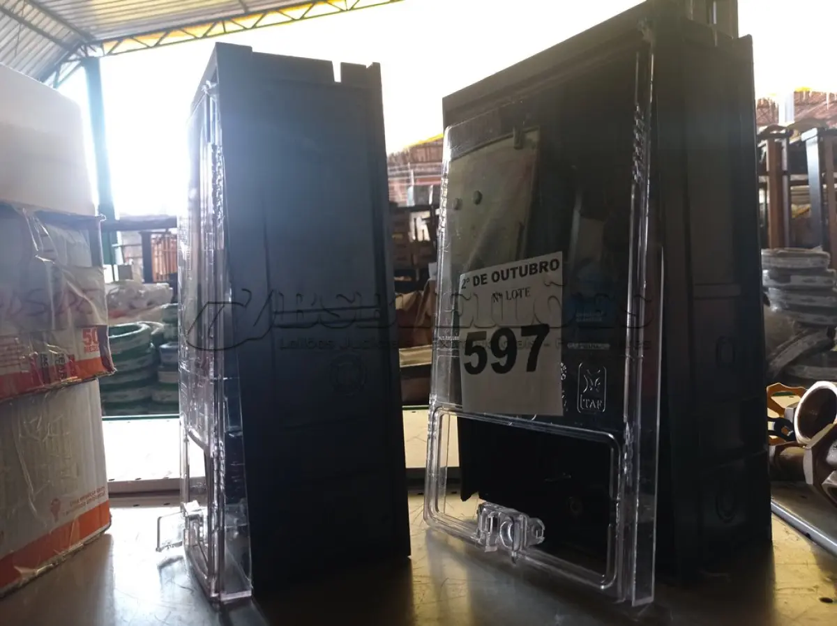 LOTE 597 - 02 CAIXAS PARA RELÓGIO MEDIDOR DE ENERGIA. (NO ESTADO) ATENÇÃO! FAZER A VISITAÇÃO ANTES DE ARREMATAR, NÃO SABEMOS SE FUNCIONA. LEILÃO NÃO TEM GARANTIA E NEM DEVOLUÇÃO, SUJEITO A POSSÍVEIS AVARIAS VISÍVEIS/OCULTAS E/OU AUSÊNCIA DE COMPONENTES.