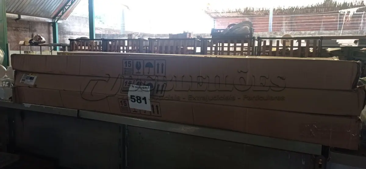 LOTE 581 - 06 LUMINÁRIAS DE EMBUTIR 1X40W+2 DICROICA MF-254132. (NO ESTADO) ATENÇÃO! FAZER A VISITAÇÃO ANTES DE ARREMATAR, NÃO SABEMOS SE FUNCIONA. LEILÃO NÃO TEM GARANTIA E NEM DEVOLUÇÃO, SUJEITO A POSSÍVEIS AVARIAS VISÍVEIS/OCULTAS E/OU AUSÊNCIA DE COMPONENTES.