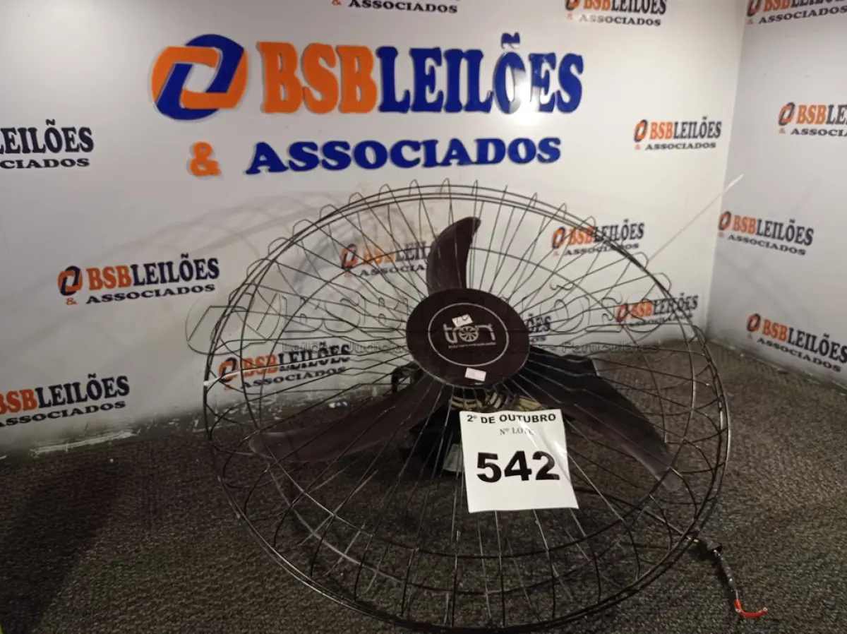 LOTE 542 - 01 VENTILADOR DE PAREDE 220V. (NO ESTADO) ATENÇÃO! FAZER A VISITAÇÃO ANTES DE ARREMATAR, NÃO SABEMOS SE FUNCIONA. LEILÃO NÃO TEM GARANTIA E NEM DEVOLUÇÃO, SUJEITO A POSSÍVEIS AVARIAS VISÍVEIS/OCULTAS E/OU AUSÊNCIA DE COMPONENTES.