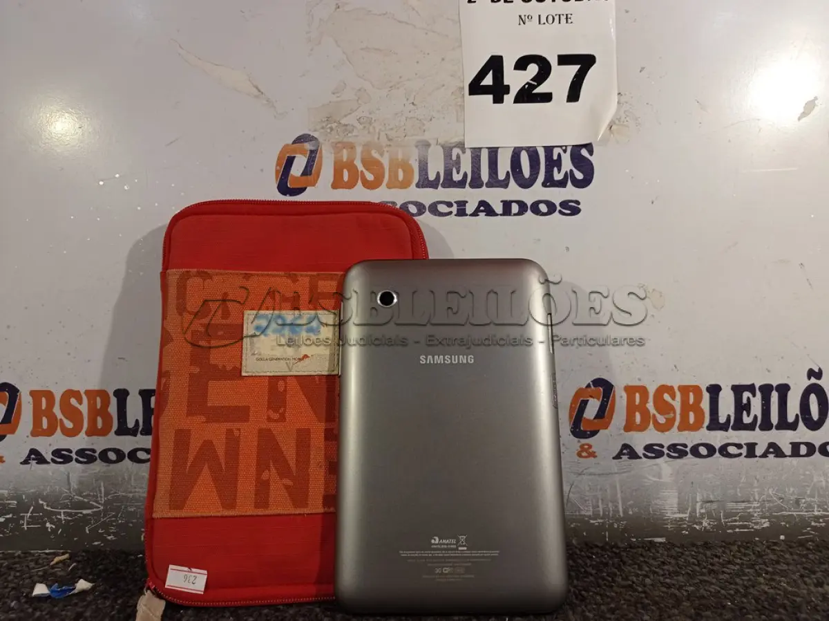 LOTE 427 - 01 TABLET SAMSUNG. (NO ESTADO) ATENÇÃO! FAZER A VISITAÇÃO ANTES DE ARREMATAR, NÃO SABEMOS SE FUNCIONA. LEILÃO NÃO TEM GARANTIA E NEM DEVOLUÇÃO, SUJEITO A POSSÍVEIS AVARIAS VISÍVEIS/OCULTAS E/OU AUSÊNCIA DE COMPONENTES.
