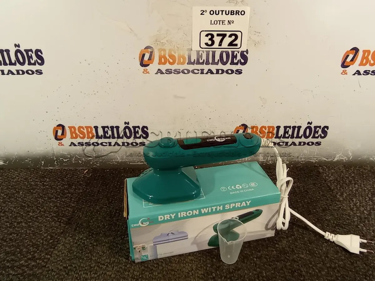 LOTE 372 - 01 FERRO PORTÁTIL. (NO ESTADO) ATENÇÃO! FAZER A VISITAÇÃO ANTES DE ARREMATAR, NÃO SABEMOS SE FUNCIONA. LEILÃO NÃO TEM GARANTIA E NEM DEVOLUÇÃO, SUJEITO A POSSÍVEIS AVARIAS VISÍVEIS/OCULTAS E/OU AUSÊNCIA DE COMPONENTES.