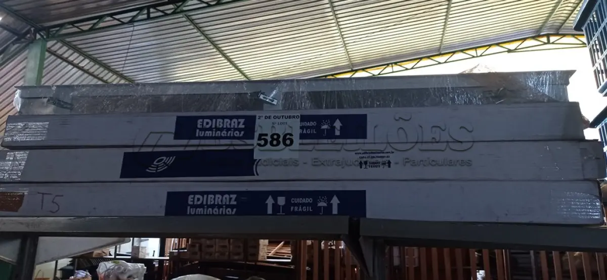 LOTE 586 - 04 LUMINÁRIAS DE EMBUTIR 7808 2X32/40 MARCAS EDIBRAZ. (NO ESTADO) ATENÇÃO! FAZER A VISITAÇÃO ANTES DE ARREMATAR, NÃO SABEMOS SE FUNCIONA. LEILÃO NÃO TEM GARANTIA E NEM DEVOLUÇÃO, SUJEITO A POSSÍVEIS AVARIAS VISÍVEIS/OCULTAS E/OU AUSÊNCIA DE COMPONENTES.