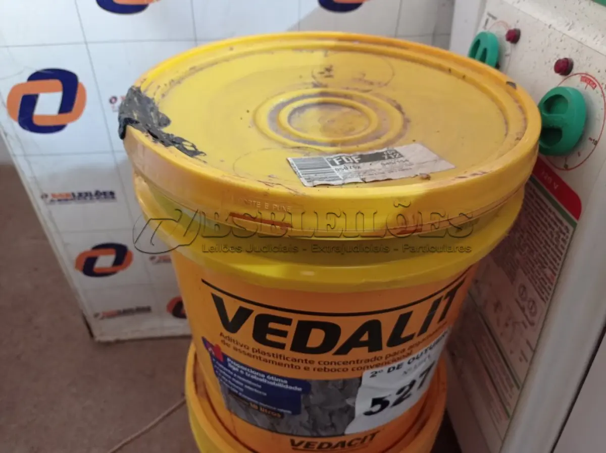 LOTE 527 - 01 BALDE DE VEDALIT, ADITIVO PLASTIFICANTE CONCENTRADO PARA ARGAMASSA DE ASSENTAMENTO E REBOCO CONVENCIONAL 18L. (NO ESTADO) ATENÇÃO! FAZER A VISITAÇÃO ANTES DE ARREMATAR, NÃO SABEMOS SE FUNCIONA. LEILÃO NÃO TEM GARANTIA E NEM DEVOLUÇÃO, SUJEITO A POSSÍVEIS AVARIAS VISÍVEIS/OCULTAS E/OU AUSÊNCIA DE COMPONENTES.