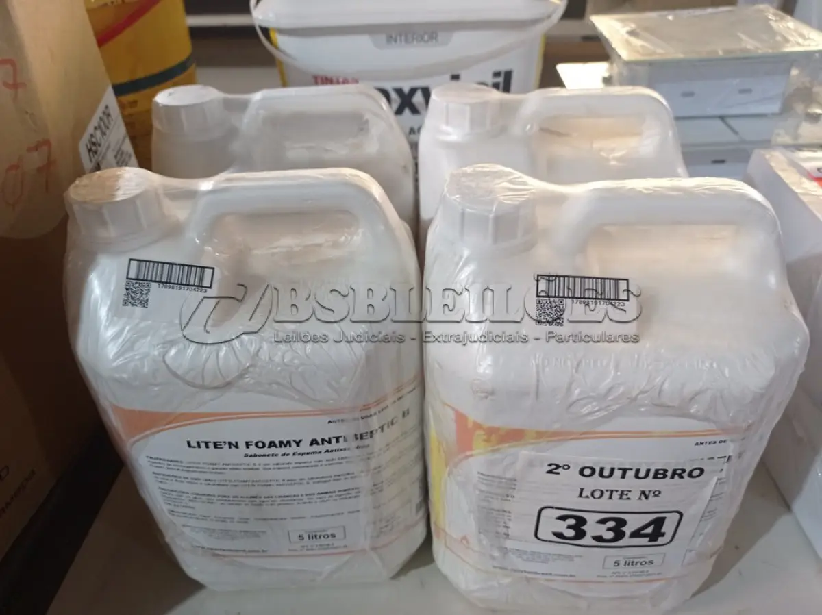 LOTE 334 - 20 LITROS DE SABONETE DE ESPUMA ANTISSÉPTICO. (NO ESTADO) ATENÇÃO! FAZER A VISITAÇÃO ANTES DE ARREMATAR, NÃO SABEMOS SE FUNCIONA. LEILÃO NÃO TEM GARANTIA E NEM DEVOLUÇÃO, SUJEITO A POSSÍVEIS AVARIAS VISÍVEIS/OCULTAS E/OU AUSÊNCIA DE COMPONENTES.