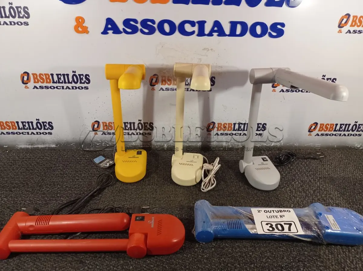 LOTE 307 - 05 LUMINÁRIAS DE MESA PELICANO CORES DIVERSAS. (NO ESTADO) ATENÇÃO! FAZER A VISITAÇÃO ANTES DE ARREMATAR, NÃO SABEMOS SE FUNCIONA. LEILÃO NÃO TEM GARANTIA E NEM DEVOLUÇÃO, SUJEITO A POSSÍVEIS AVARIAS VISÍVEIS/OCULTAS E/OU AUSÊNCIA DE COMPONENTES.