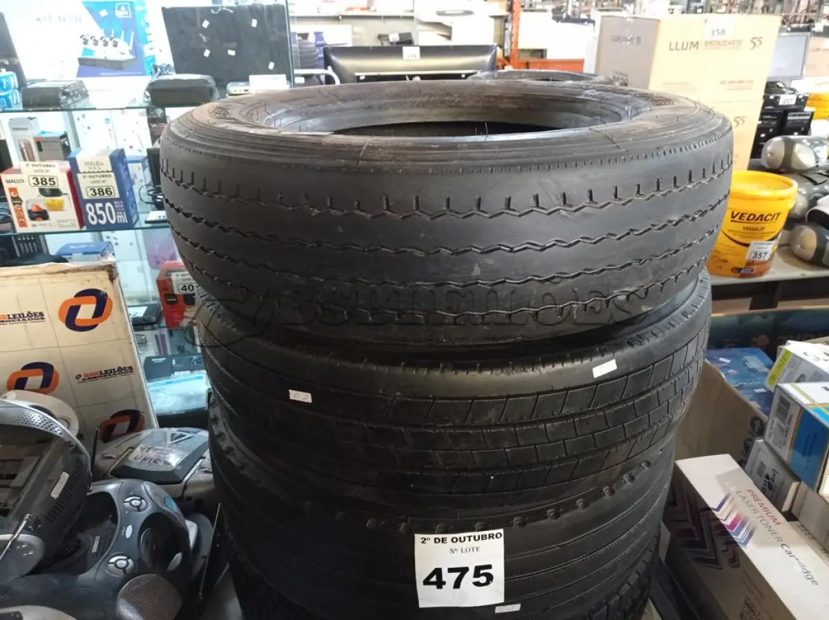 LOTE 475 - 04 PNEUS PARA CAMINHÃO ¾ SENDO 03 NA MEDIDA 215/75/17.5 E 01 NA MEDIDA 205/75/17.5. (NO ESTADO) ATENÇÃO! FAZER A VISITAÇÃO ANTES DE ARREMATAR, NÃO SABEMOS SE FUNCIONA. LEILÃO NÃO TEM GARANTIA E NEM DEVOLUÇÃO, SUJEITO A POSSÍVEIS AVARIAS VISÍVEIS/OCULTAS E/OU AUSÊNCIA DE COMPONENTES.