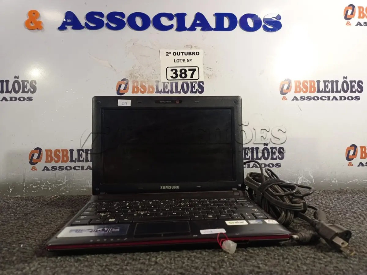 LOTE 387 - 01 NETBOOK MARCA SAMSUNG COM AVARIAS. (NO ESTADO) ATENÇÃO! FAZER A VISITAÇÃO ANTES DE ARREMATAR, NÃO SABEMOS SE FUNCIONA. LEILÃO NÃO TEM GARANTIA E NEM DEVOLUÇÃO, SUJEITO A POSSÍVEIS AVARIAS VISÍVEIS/OCULTAS E/OU AUSÊNCIA DE COMPONENTES.