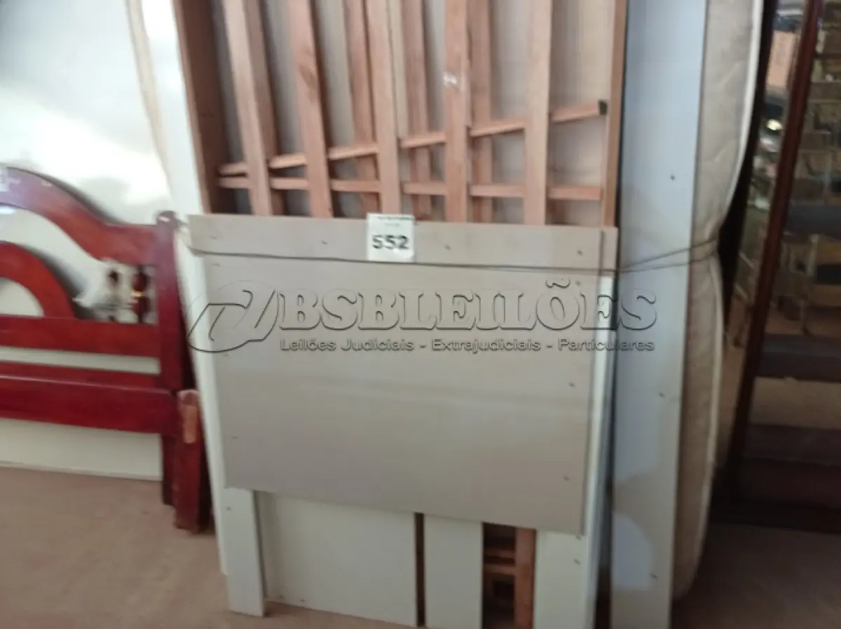 LOTE 552 - 01 CAMA BOX, 01 CAMA INFANTIL E 01 BICICLETA INFANTIL. (NO ESTADO) ATENÇÃO! FAZER A VISITAÇÃO ANTES DE ARREMATAR, NÃO SABEMOS SE FUNCIONA. LEILÃO NÃO TEM GARANTIA E NEM DEVOLUÇÃO, SUJEITO A POSSÍVEIS AVARIAS VISÍVEIS/OCULTAS E/OU AUSÊNCIA DE COMPONENTES.