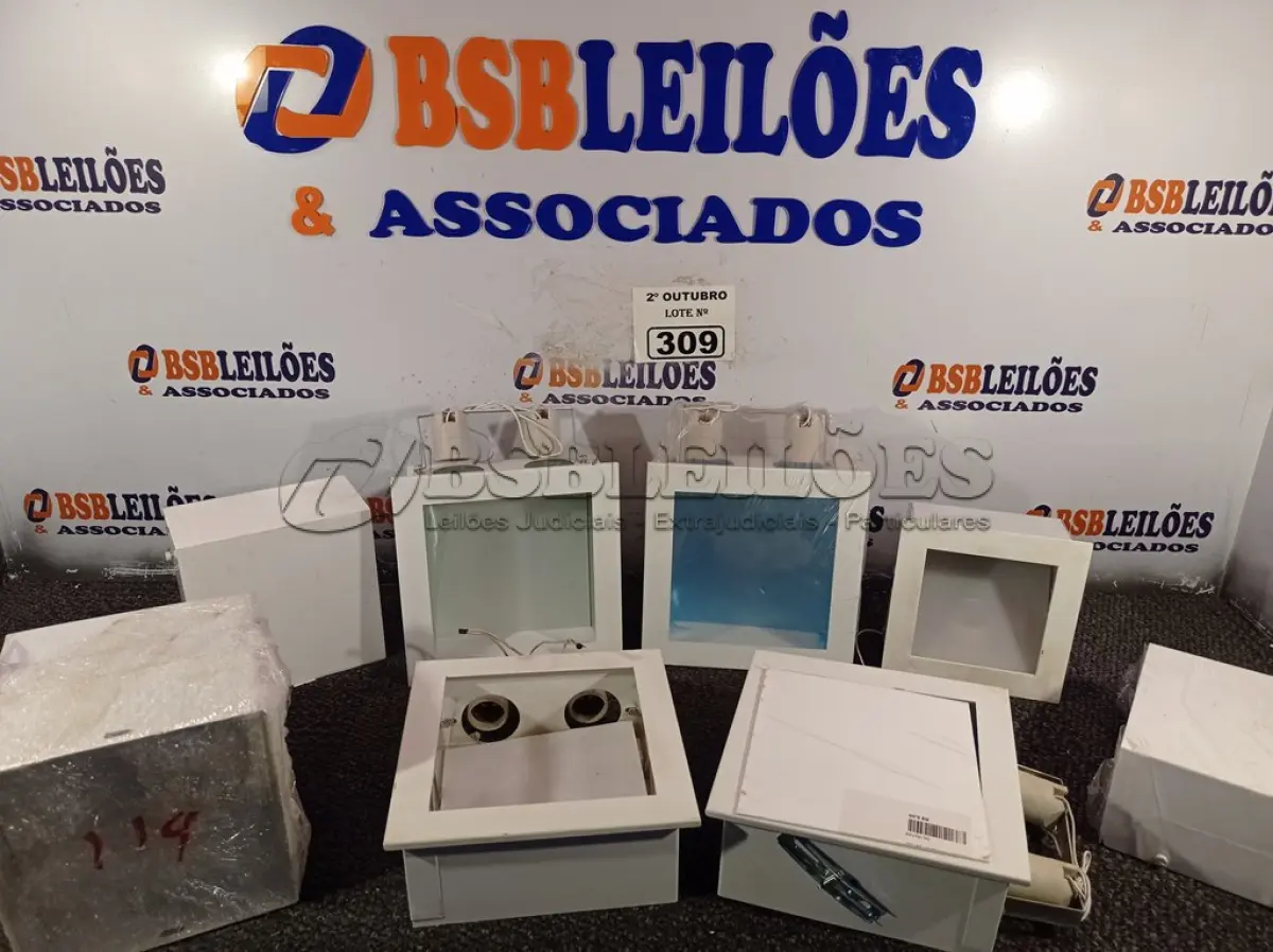 LOTE 309 - 09 LUMINÁRIAS MARCAS E MODELOS DIVERSOS. (NO ESTADO) ATENÇÃO! FAZER A VISITAÇÃO ANTES DE ARREMATAR, NÃO SABEMOS SE FUNCIONA. LEILÃO NÃO TEM GARANTIA E NEM DEVOLUÇÃO, SUJEITO A POSSÍVEIS AVARIAS VISÍVEIS/OCULTAS E/OU AUSÊNCIA DE COMPONENTES.