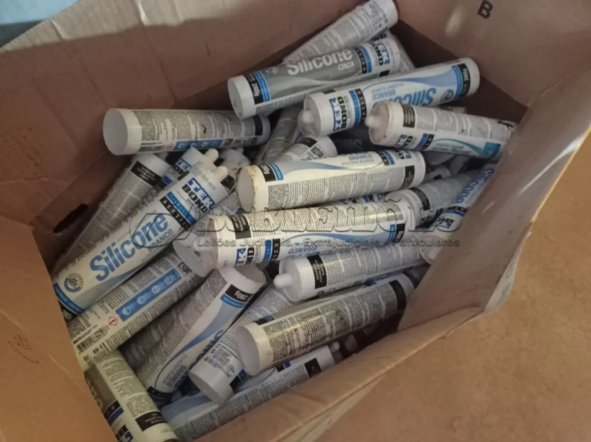 LOTE 620 - 01 LOTE COM VÁRIOS TUBOS DE SILICONE PRETO. (NO ESTADO) ATENÇÃO! FAZER A VISITAÇÃO ANTES DE ARREMATAR, NÃO SABEMOS SE FUNCIONA. LEILÃO NÃO TEM GARANTIA E NEM DEVOLUÇÃO, SUJEITO A POSSÍVEIS AVARIAS VISÍVEIS/OCULTAS E/OU AUSÊNCIA DE COMPONENTES.