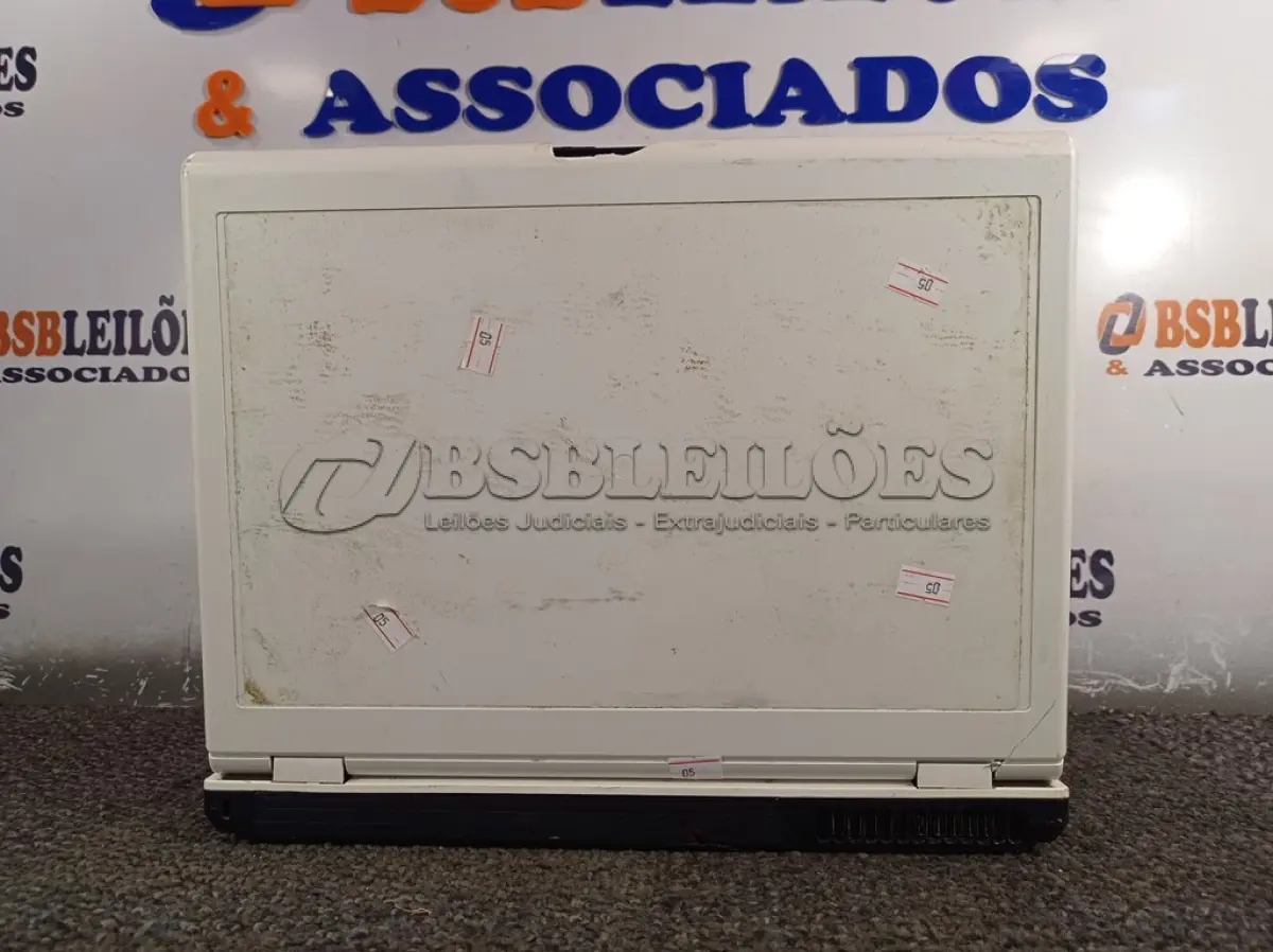 LOTE 413 - 01 NOTEBOOK DATEN. (NO ESTADO) ATENÇÃO! FAZER A VISITAÇÃO ANTES DE ARREMATAR, NÃO SABEMOS SE FUNCIONA. LEILÃO NÃO TEM GARANTIA E NEM DEVOLUÇÃO, SUJEITO A POSSÍVEIS AVARIAS VISÍVEIS/OCULTAS E/OU AUSÊNCIA DE COMPONENTES.